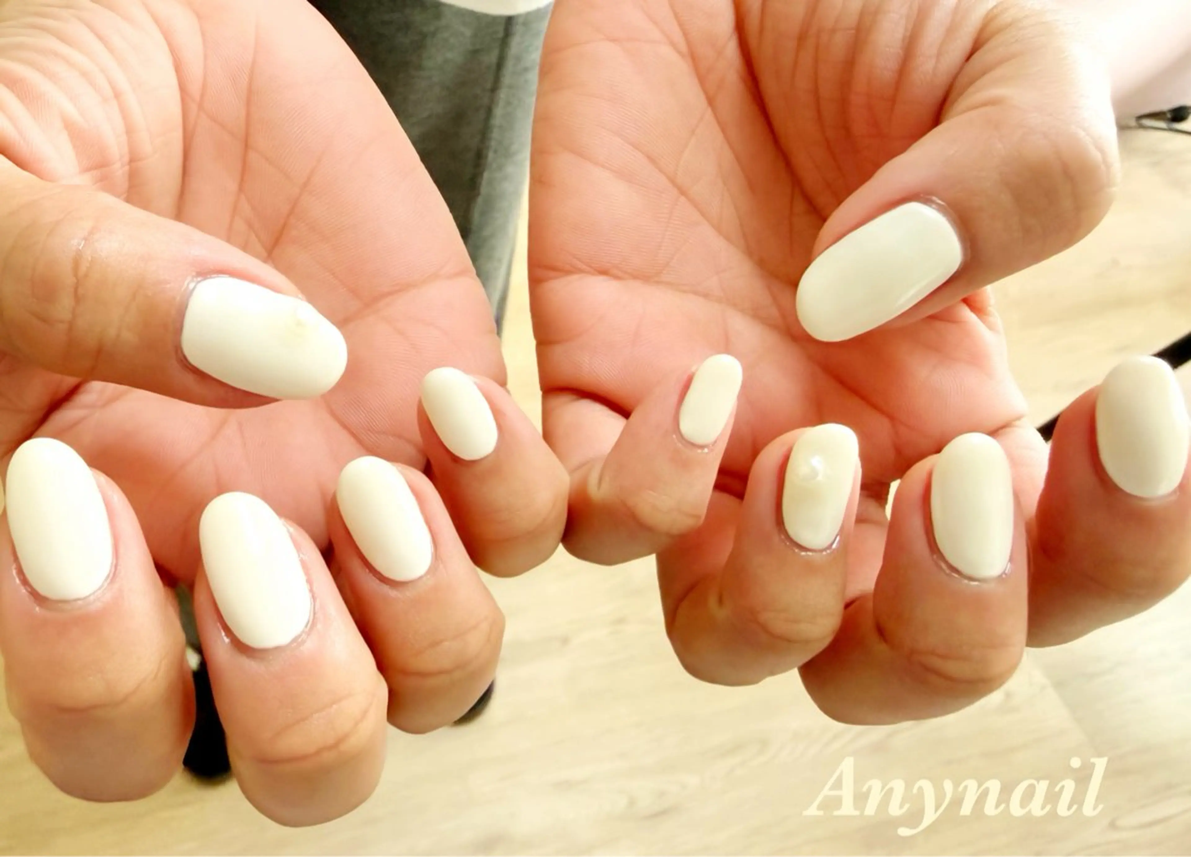 ネイル ブルー オフィスネイル シンプルネイル ホワイト 岩澤 恵子のネイルデザイン
