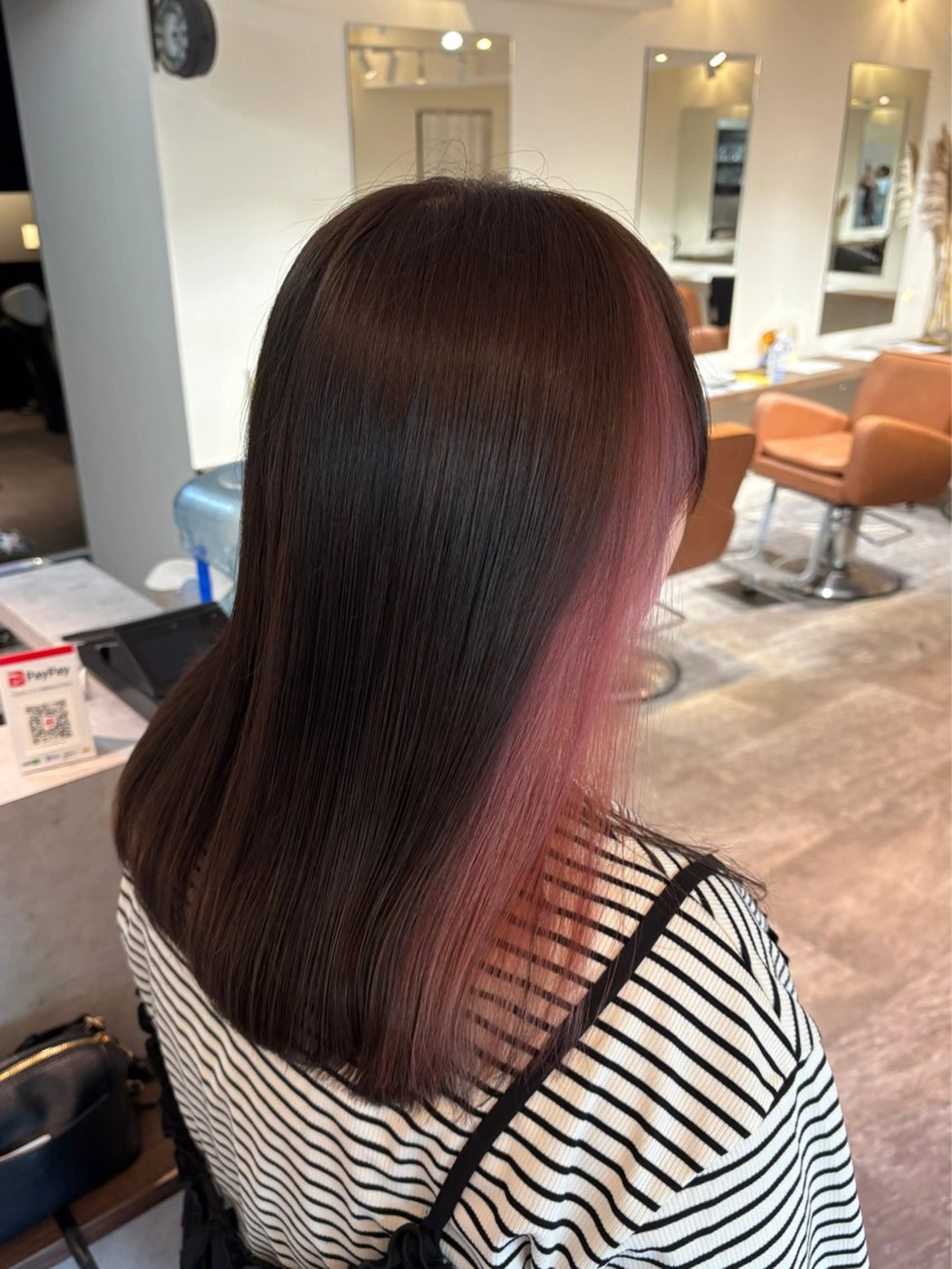 ミディアム アッシュ 西田 朋華のヘアスタイル