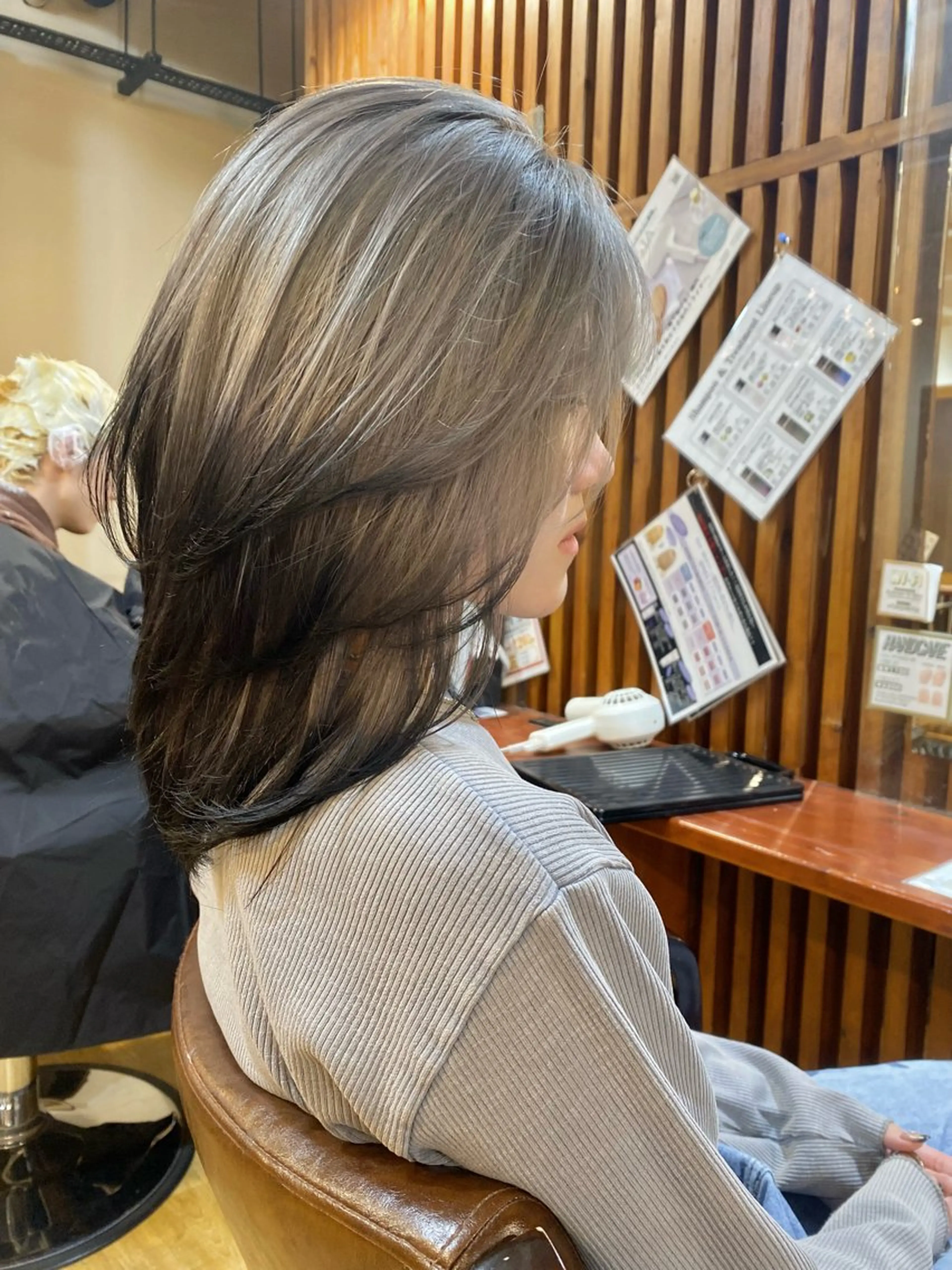 ミディアム カラー 女性目線でつくる ショートayakaのヘアスタイル