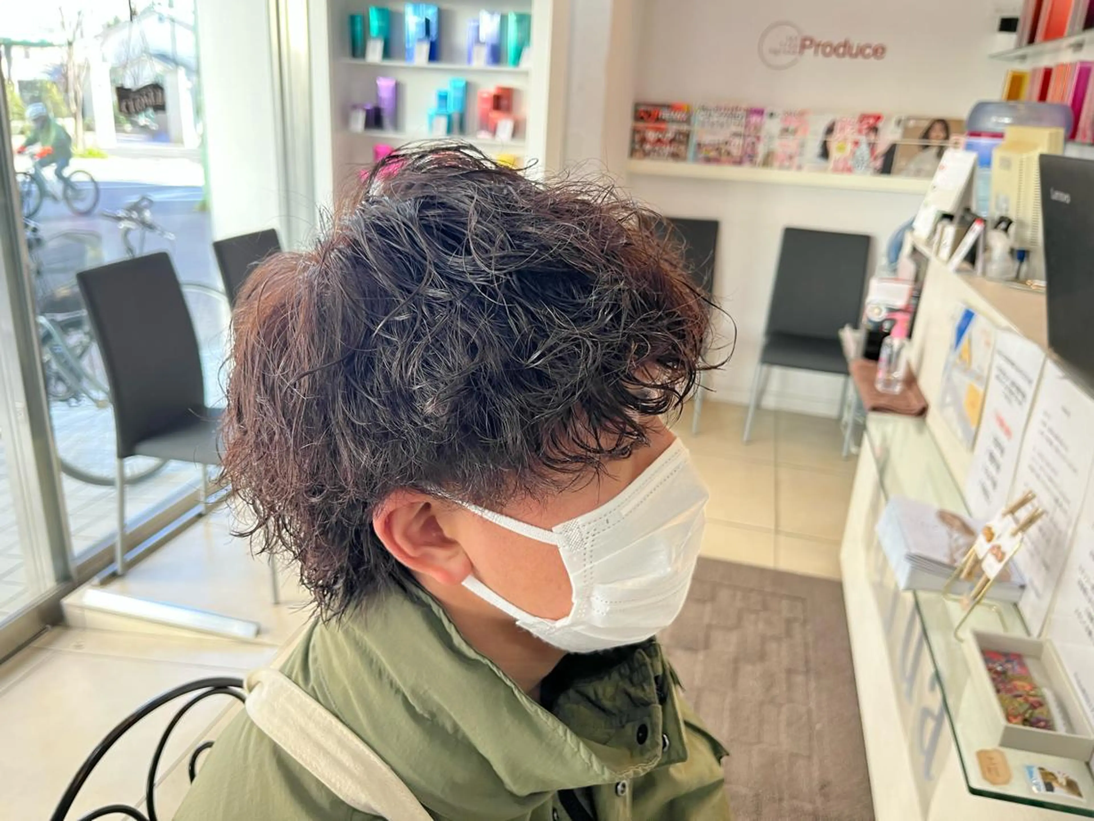 ミディアム パーマ メンズ マッシュウルフ マッシュ 波巻きパーマ メンズウルフカット ウルフカット カット ヘアカラー パーマ 韓国風メンズ/毛流れ ヘアなら須田龍世のヘアスタイル