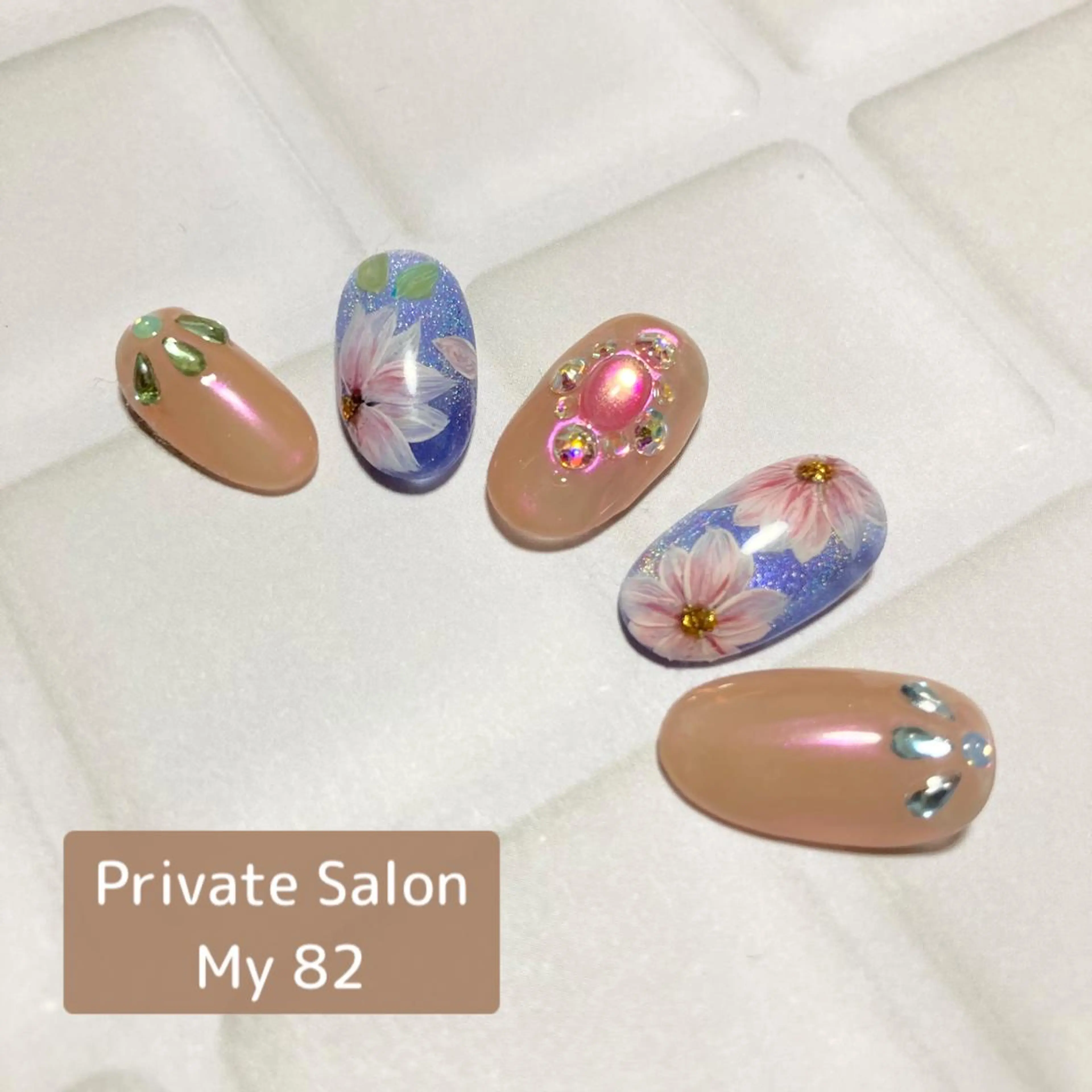 ネイル アートネイル フラワーネイル フットネイル ジェルネイル キラキラネイル ハンドネイル Private Sa lon  MARLOのネイルデザイン