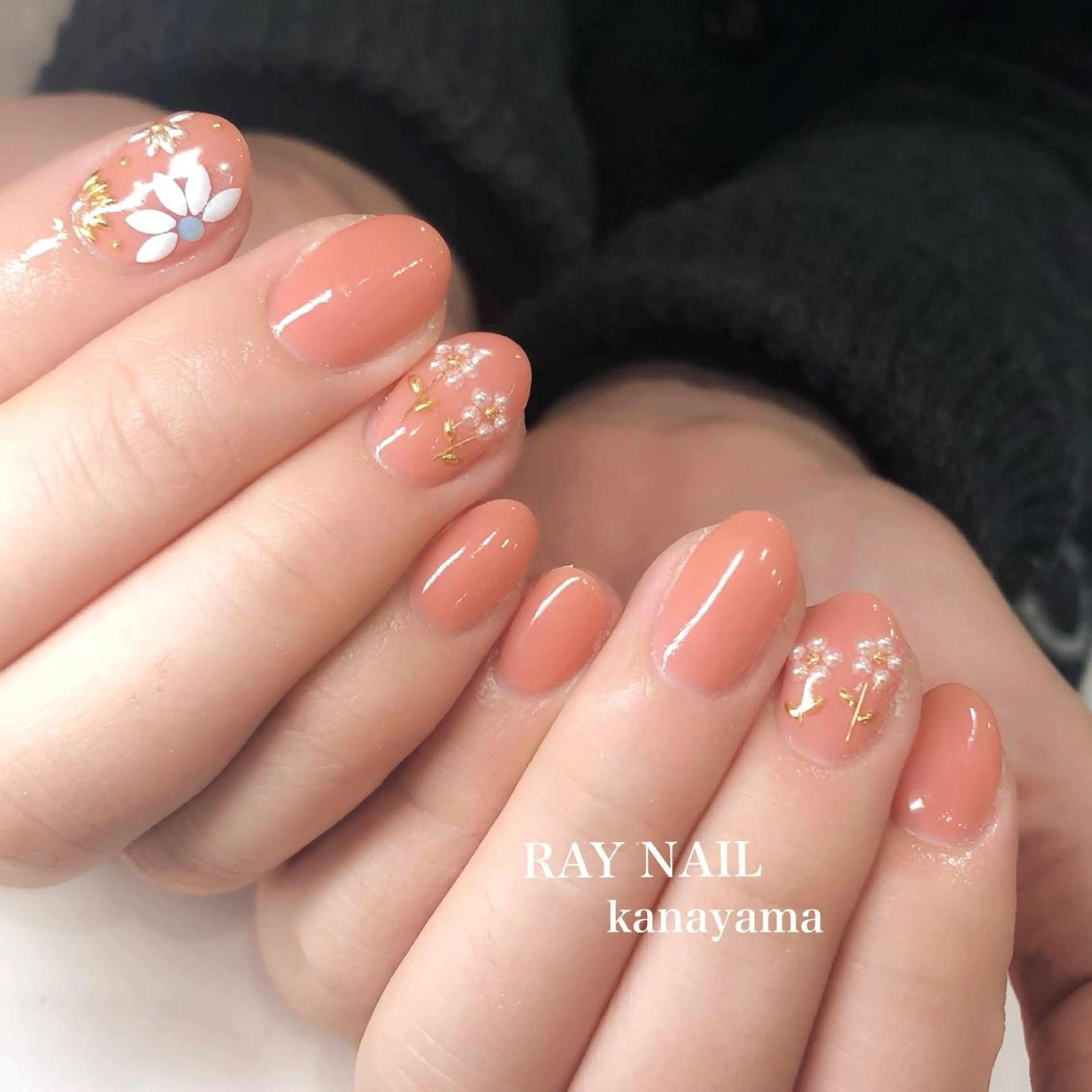 ネイル ストーンネイル Arowa 伊田のネイルデザイン