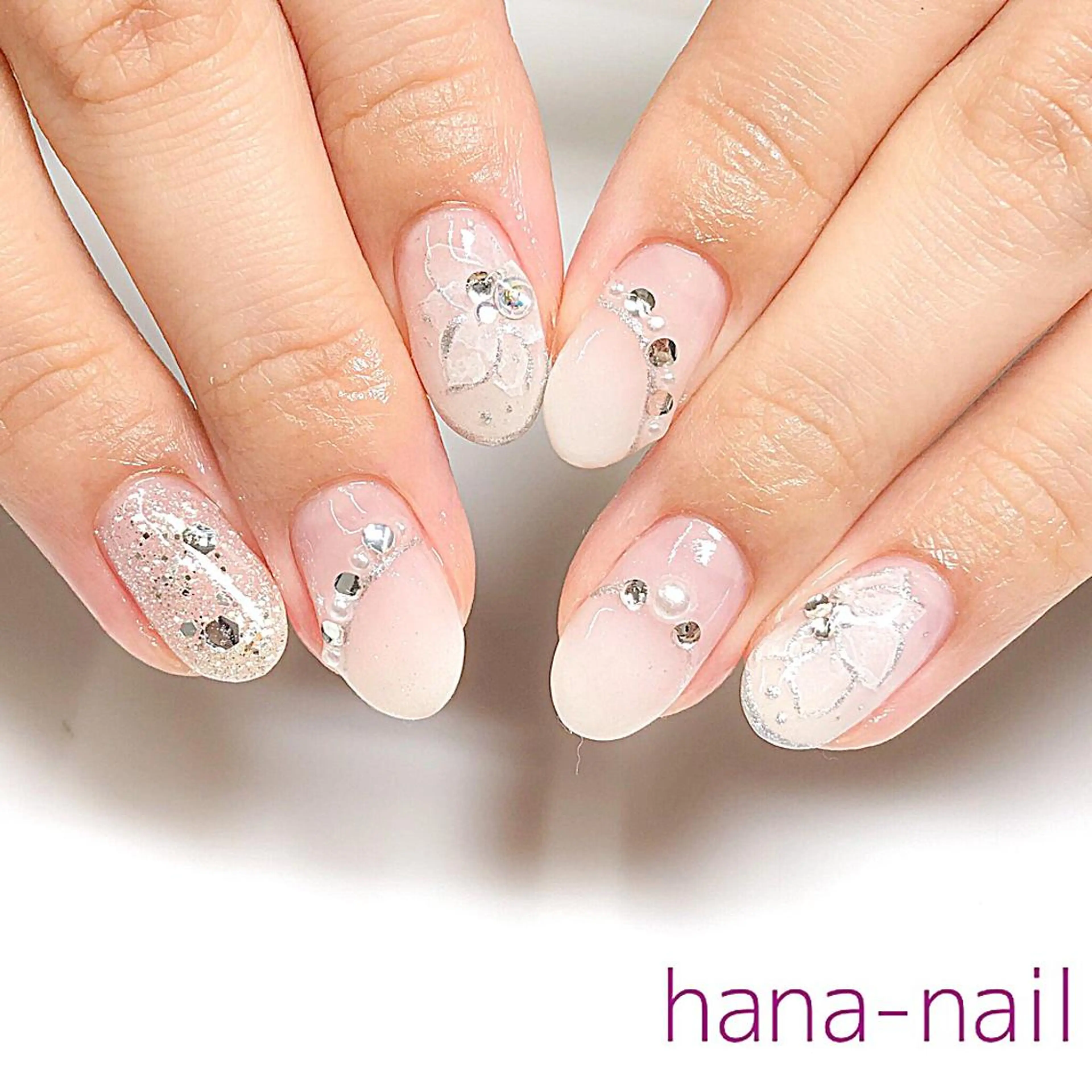 ネイル アートネイル フラワーネイル キラキラネイル シルバー ブライダルネイル Kao hana-nailのネイルデザイン