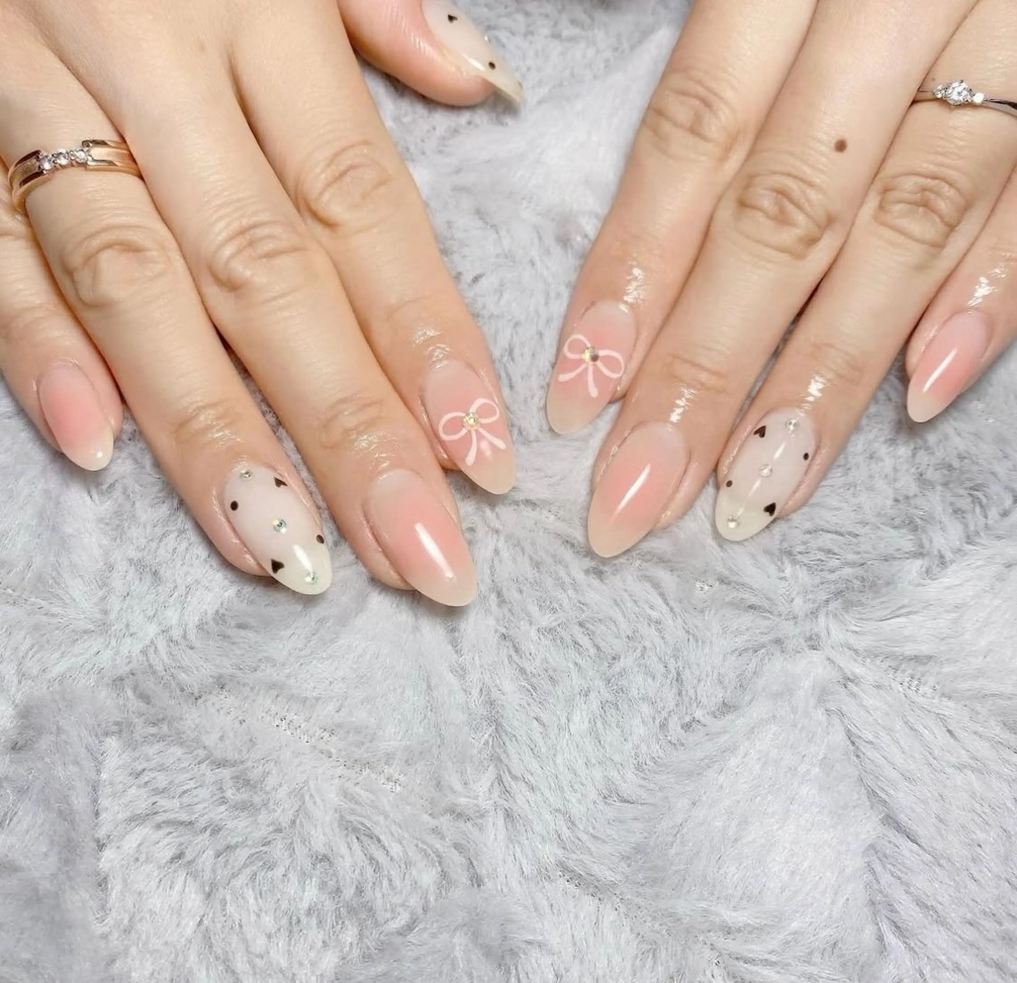 ネイル チークネイル ハート ハンドネイル B- nailのネイルデザイン