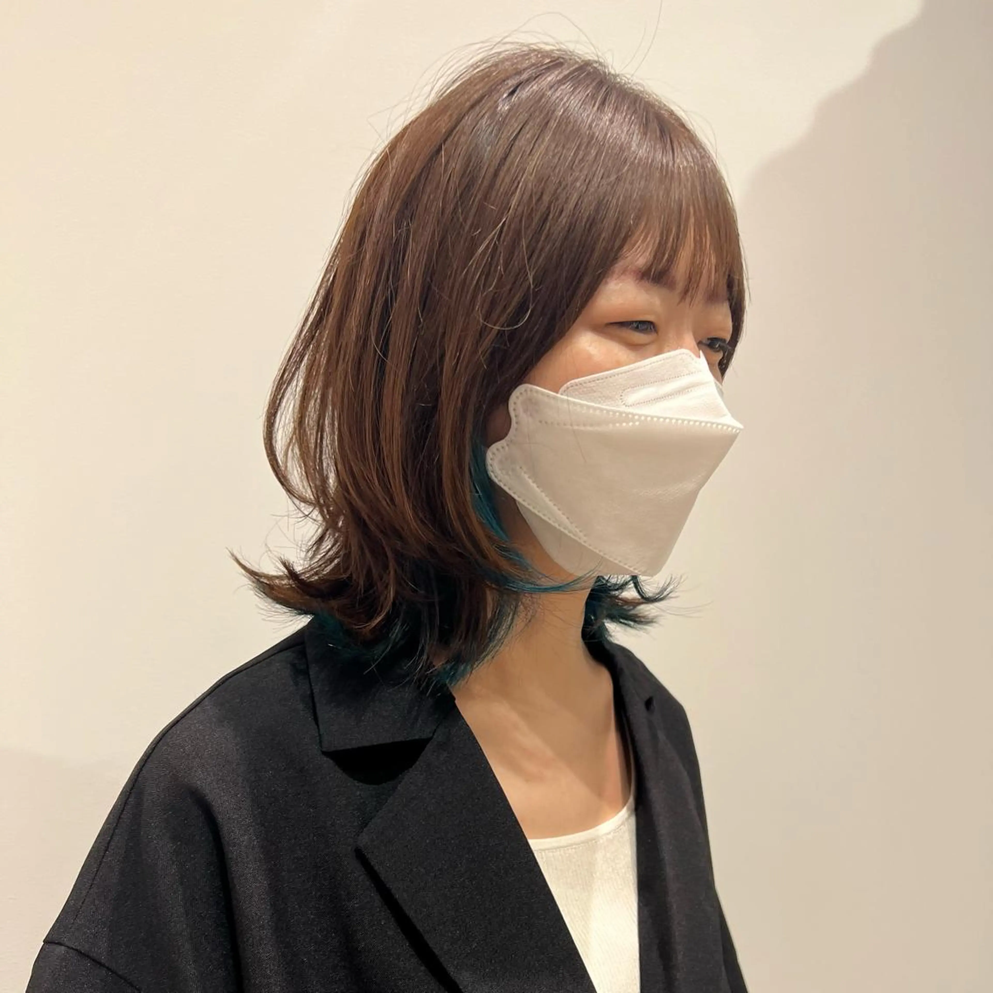 ミディアム カラー ブリーチ ブルーカラー インナーカラー ゴートゥデイシェアサロン所属・era shioriのヘアスタイル