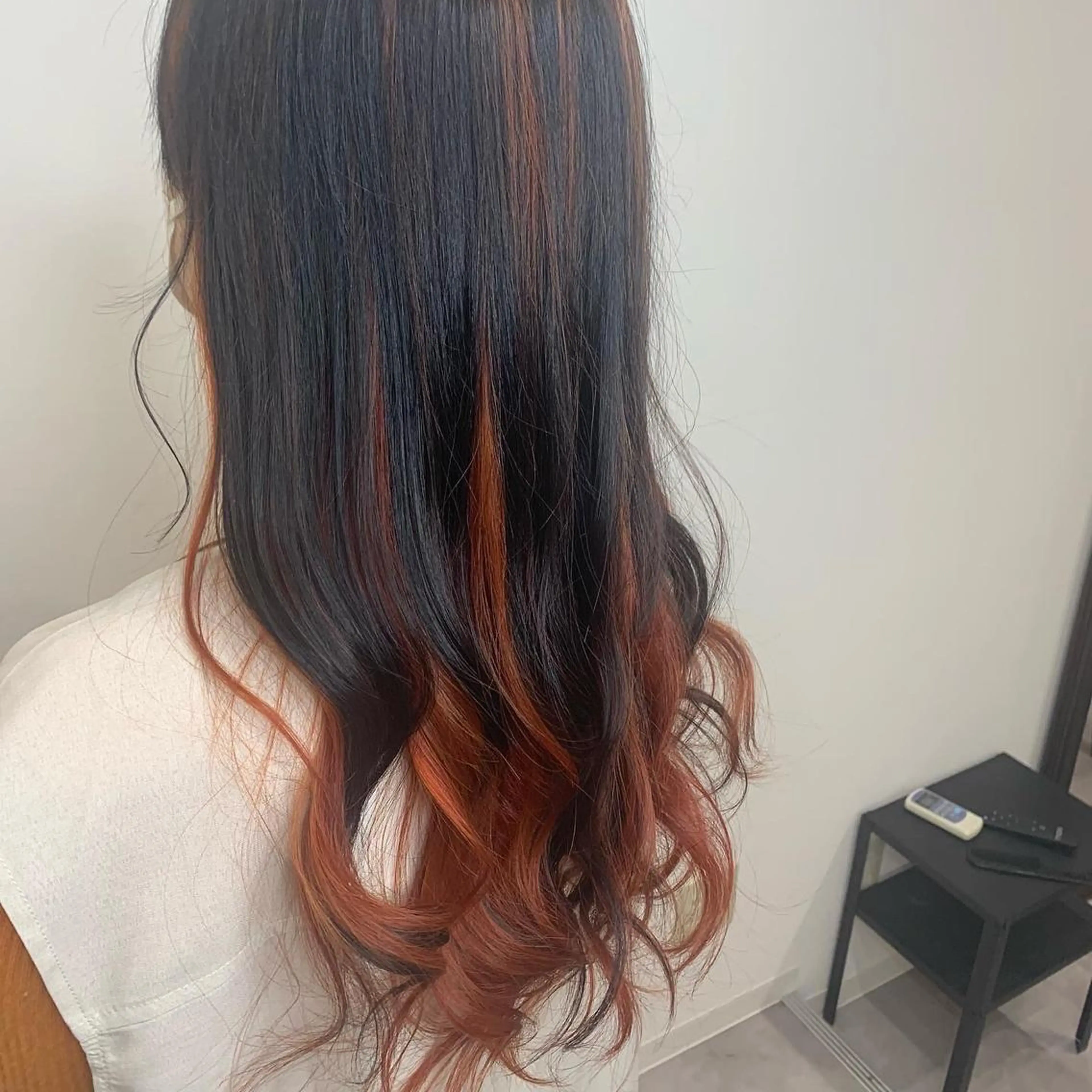 ロング カラー インナーカラー オレンジ ViVi by freedomのヘアスタイル