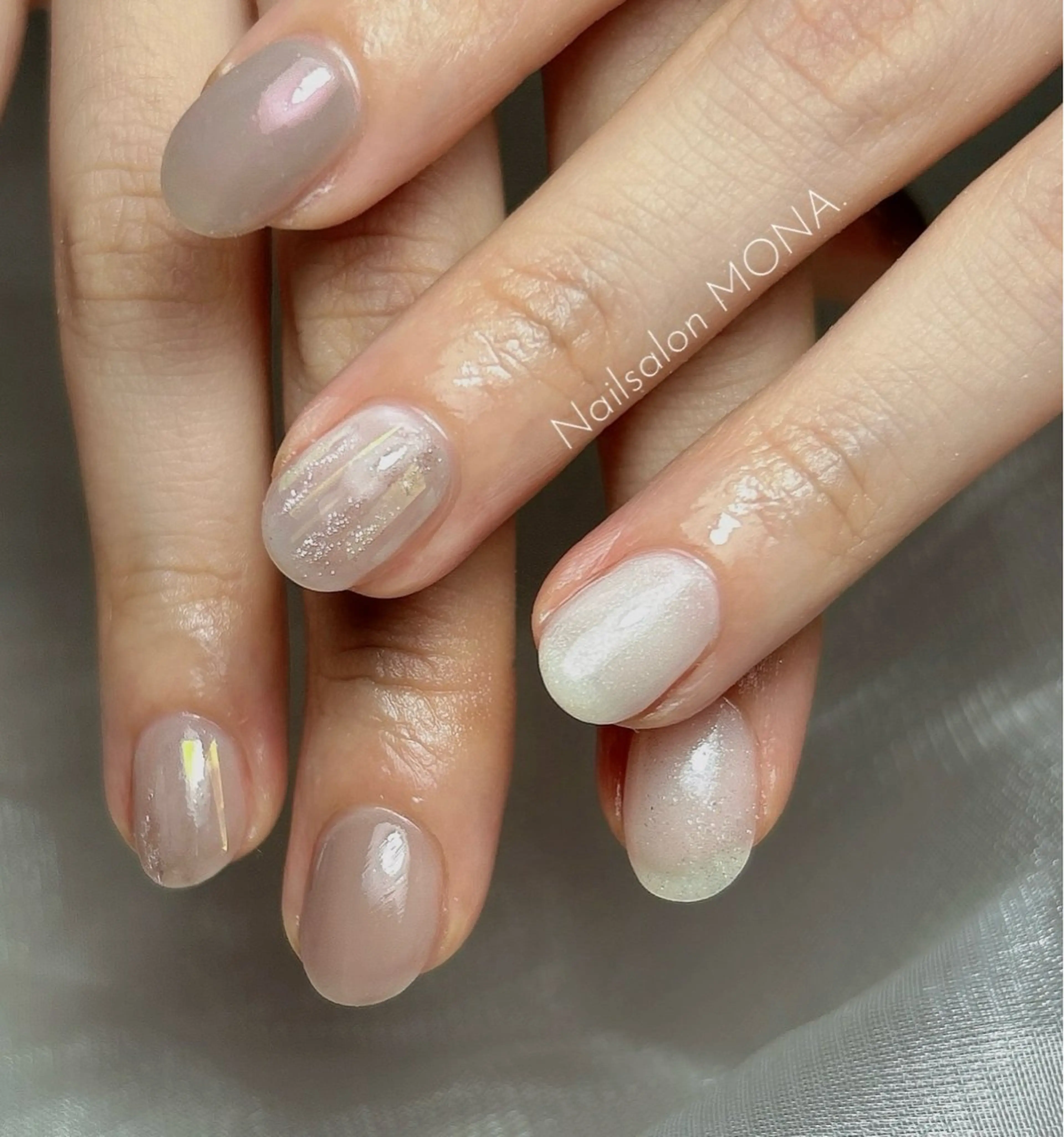 ネイル オーロラネイル ニュアンスネイル シンプルネイル ハンドネイル Nailsalon MONA.のネイルデザイン