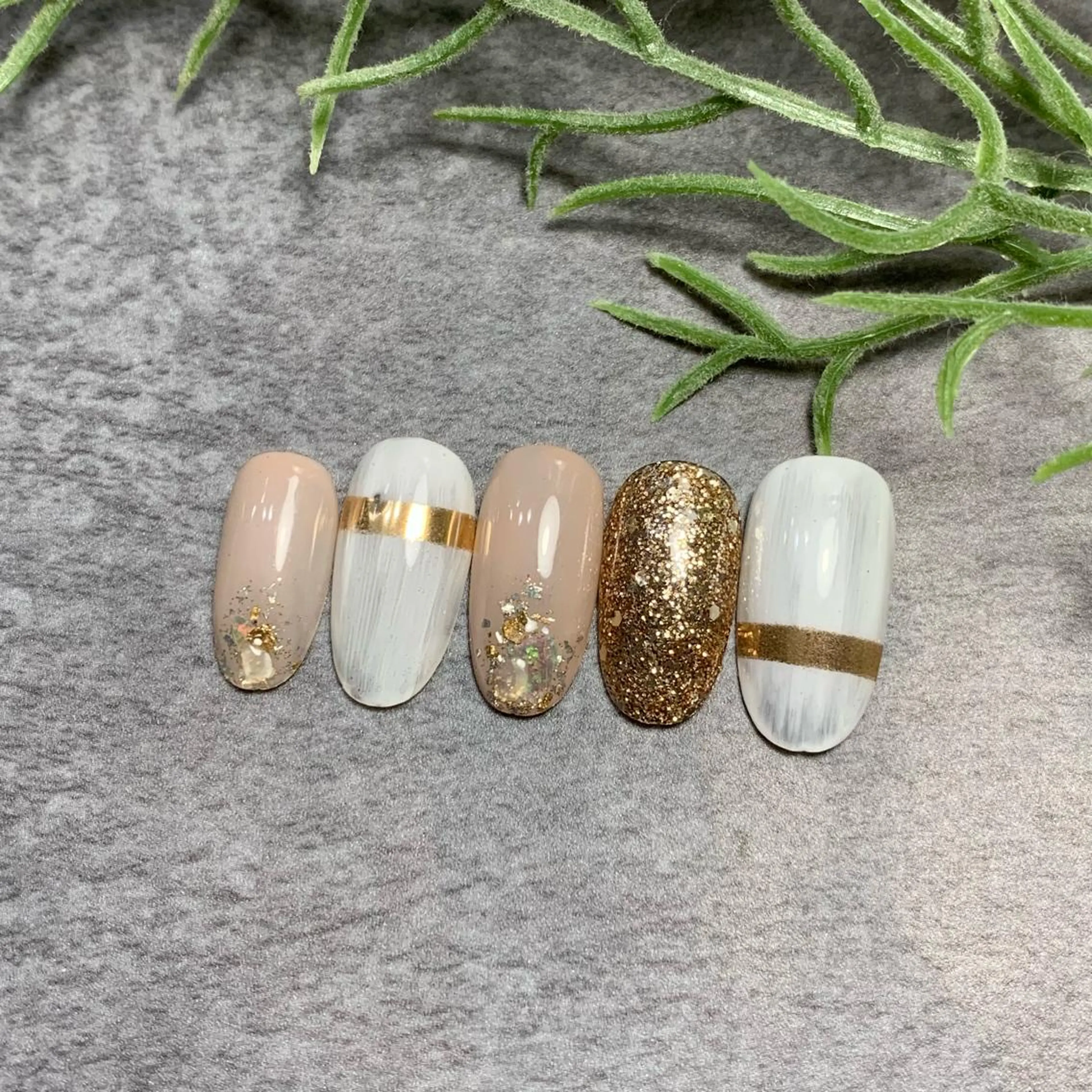 ネイル アートネイル キラキラネイル ラメ(グリッター) ミラーネイル ニュアンスネイル ハンドネイル NAILROOM ekolu所属・近藤 穂乃果のネイルデザイン