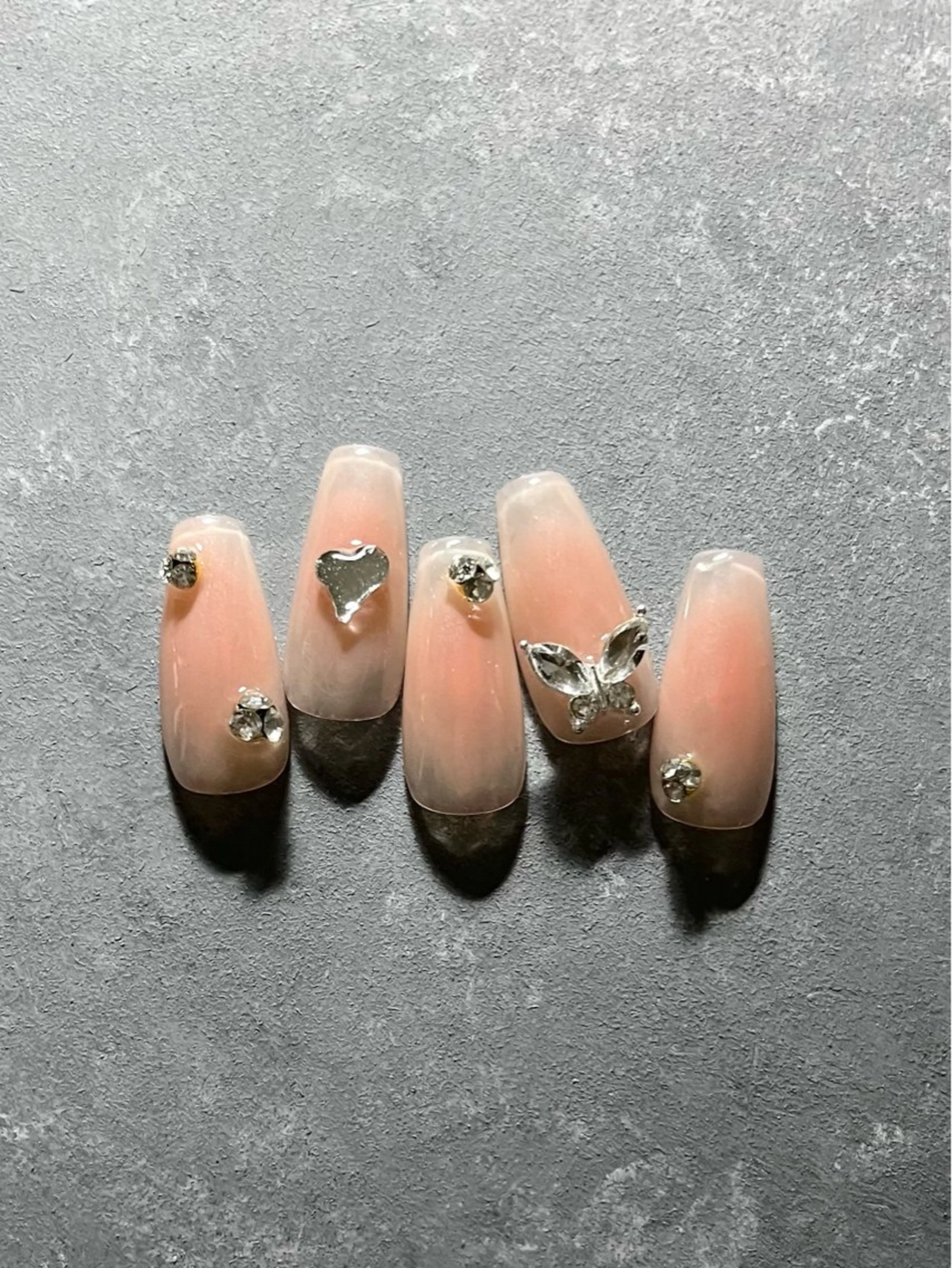 ネイル キラキラネイル マグネットネイル スカルプネイル ワンホンネイル nine.🦋 YUKOのネイルデザイン