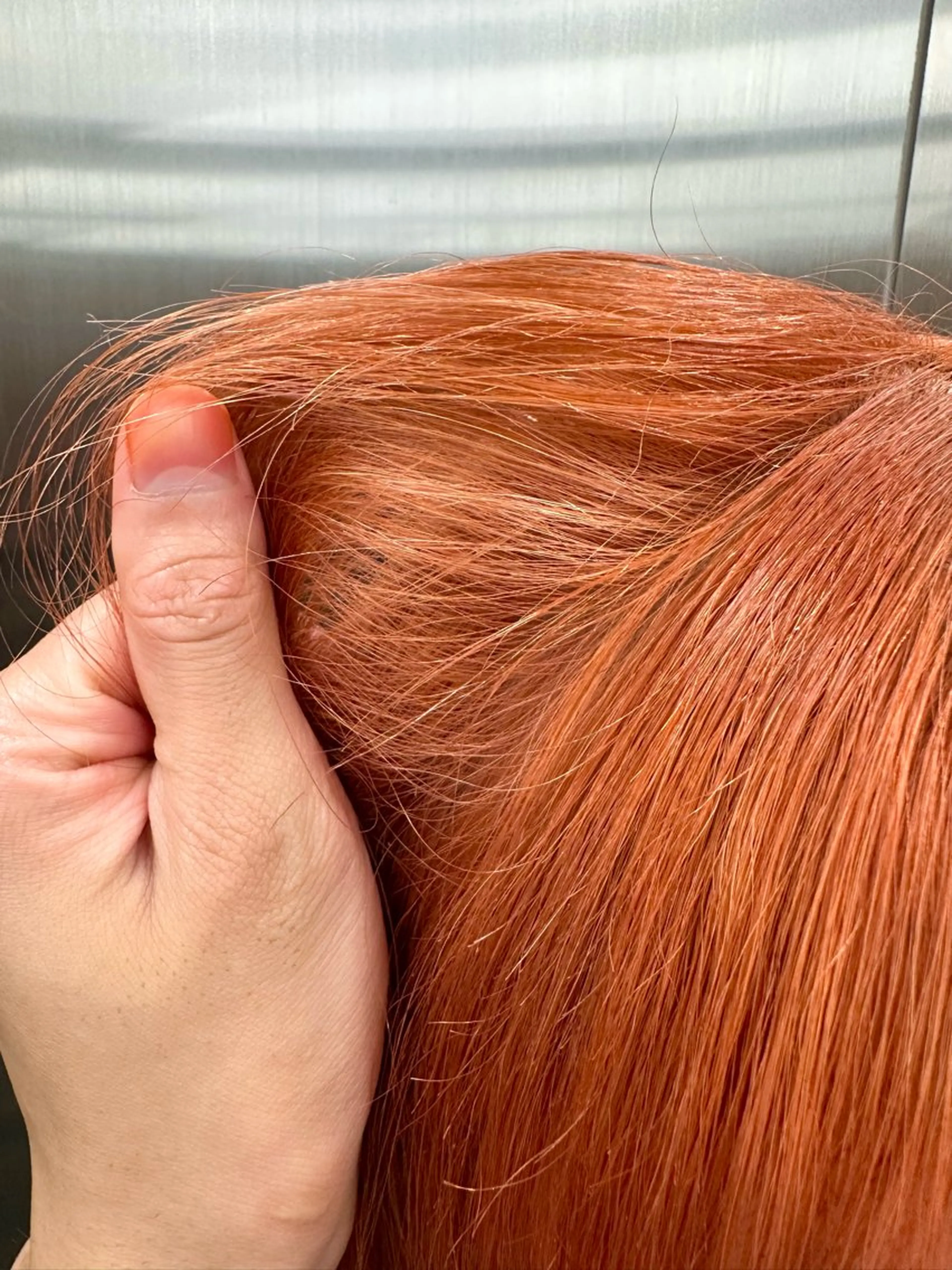 ミディアム レイヤーカット トリートメント ハイトーン/ 縮毛矯正のヘアスタイル