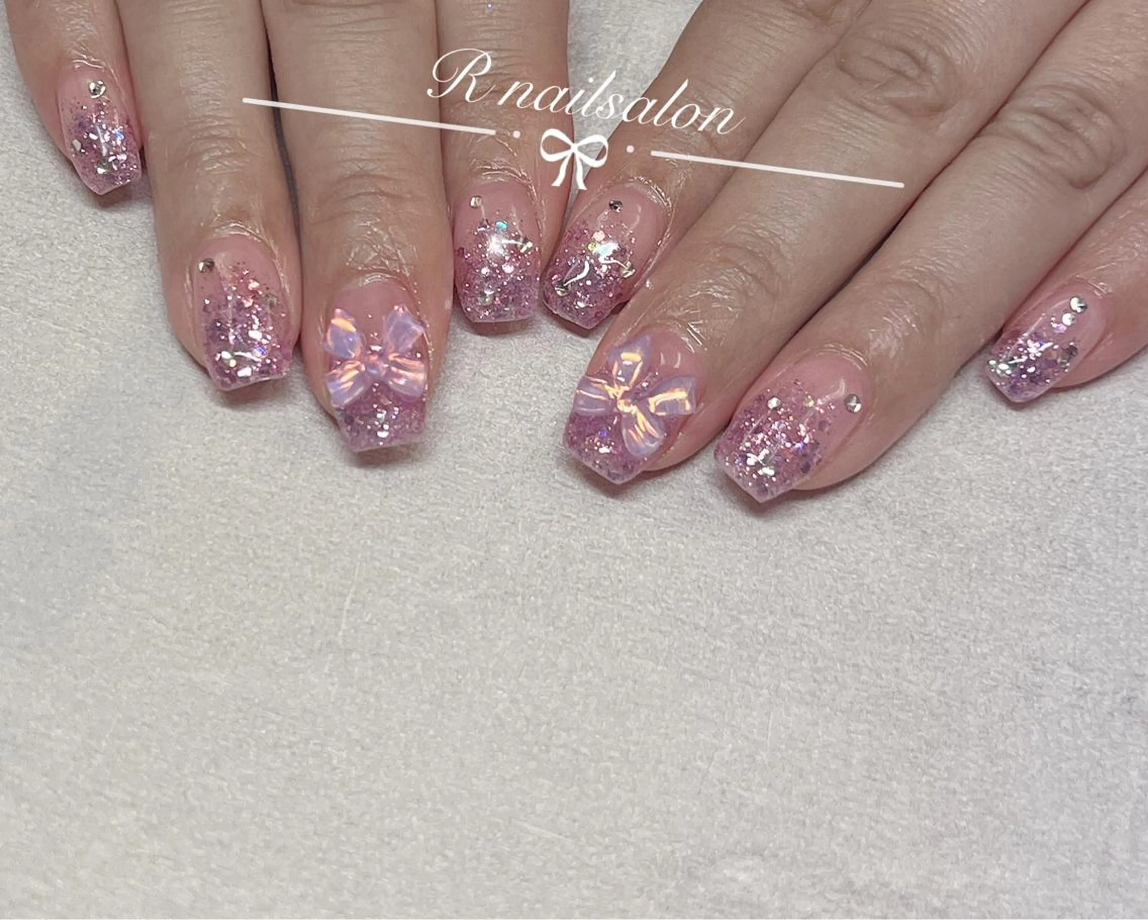 ミディアム R NAILSALONのネイルデザイン
