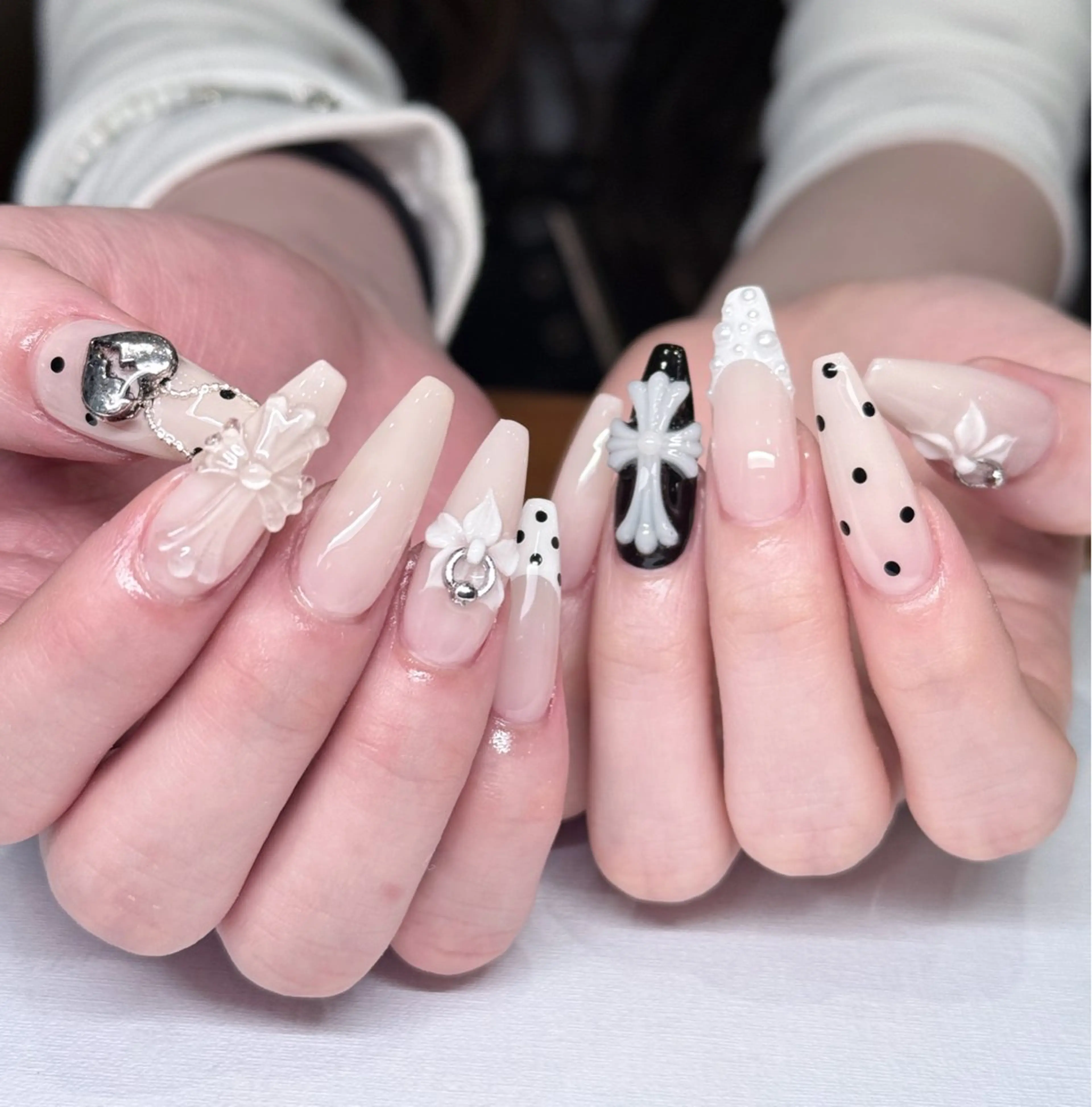 ネイル オーロラネイル ブルー チークネイル フットネイル フレンチネイル ハンドネイル JAN 168 池袋のネイルデザイン