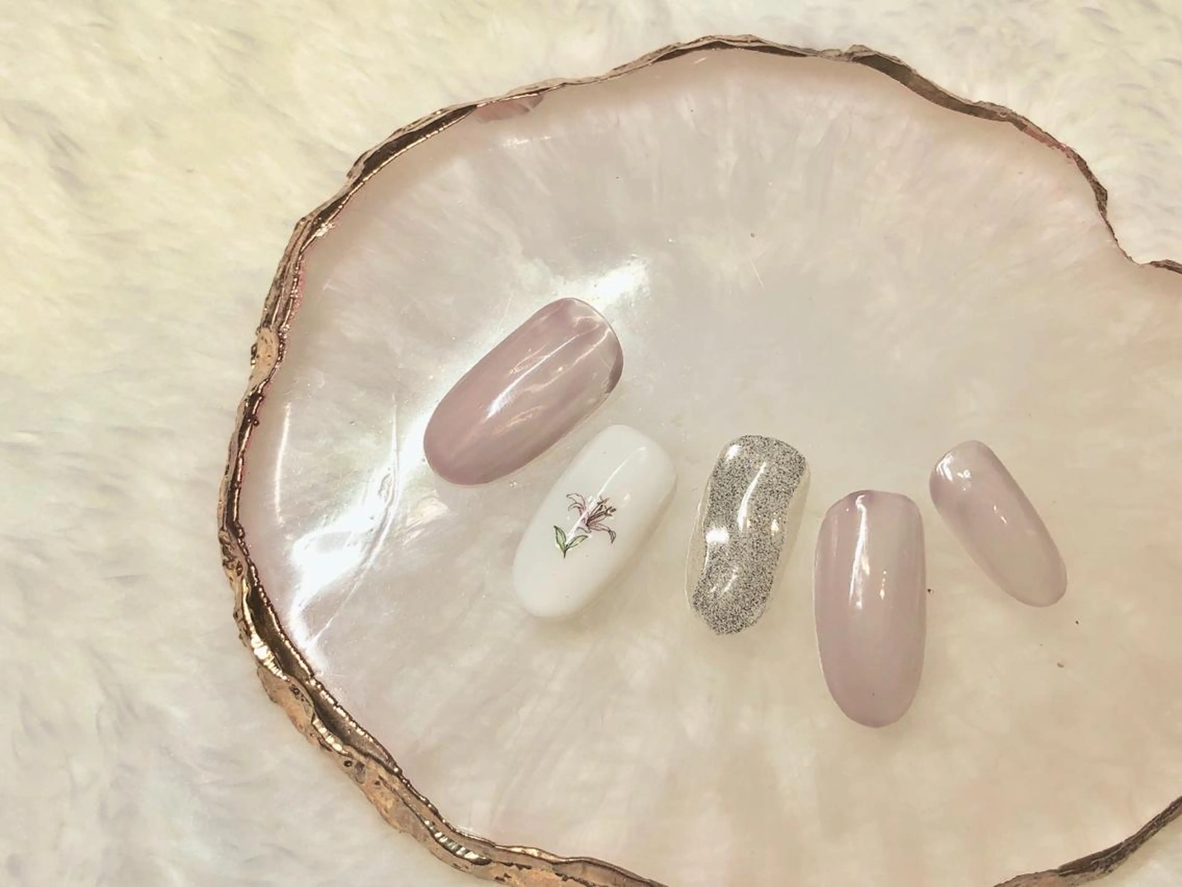 ネイル フットネイル フレンチネイル ジェルネイル ラメ(グリッター) ラメグラデーション NEO Beauty Salon所属・𝐍𝐄𝐎 𝐉𝐔𝐑𝐈のネイルデザイン