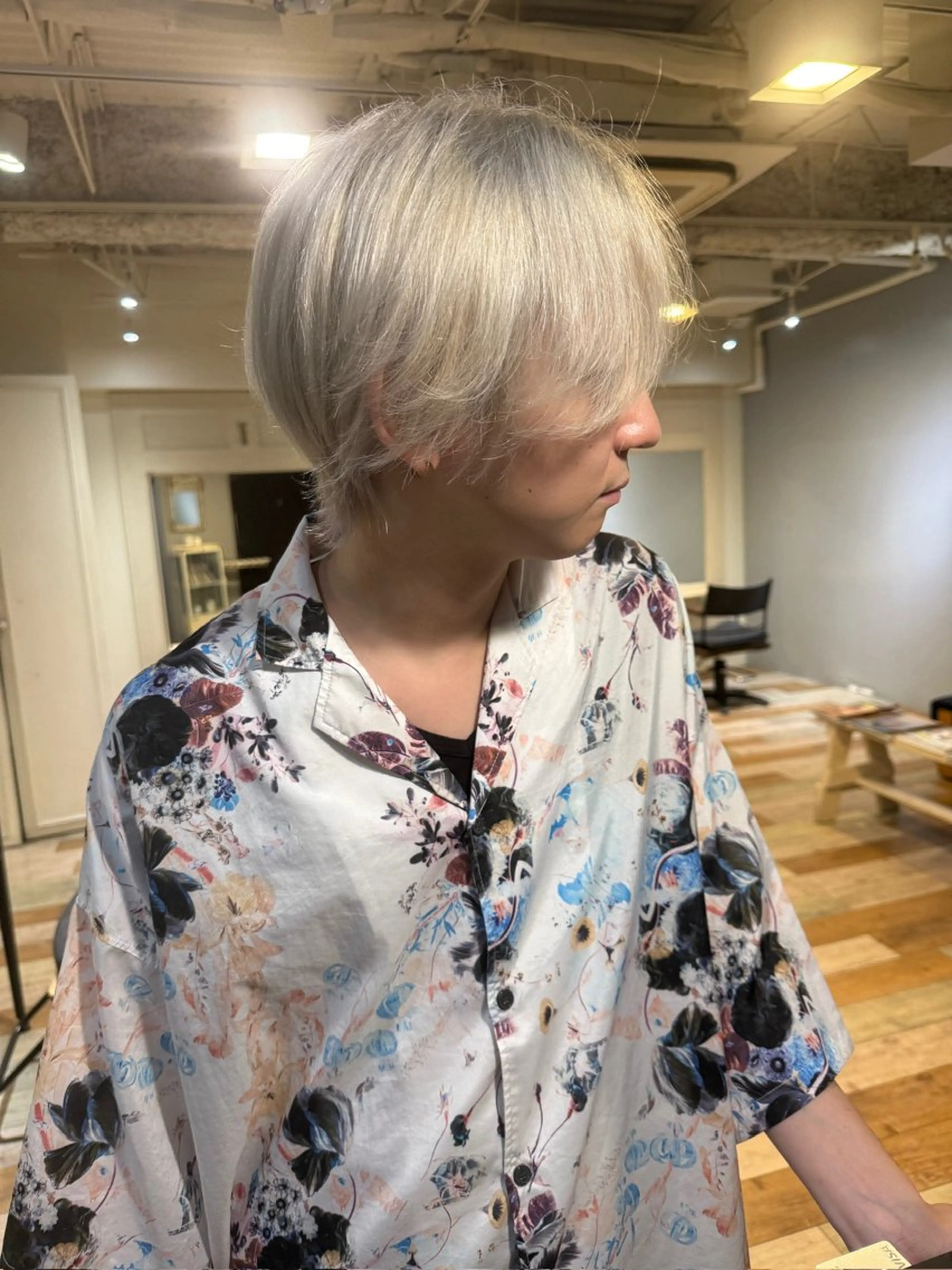 ショート カラー ブリーチ ブロンド ホワイトブロンド ヘアカラー 🌈デザインヘア職人 Kaede🌈のヘアスタイル