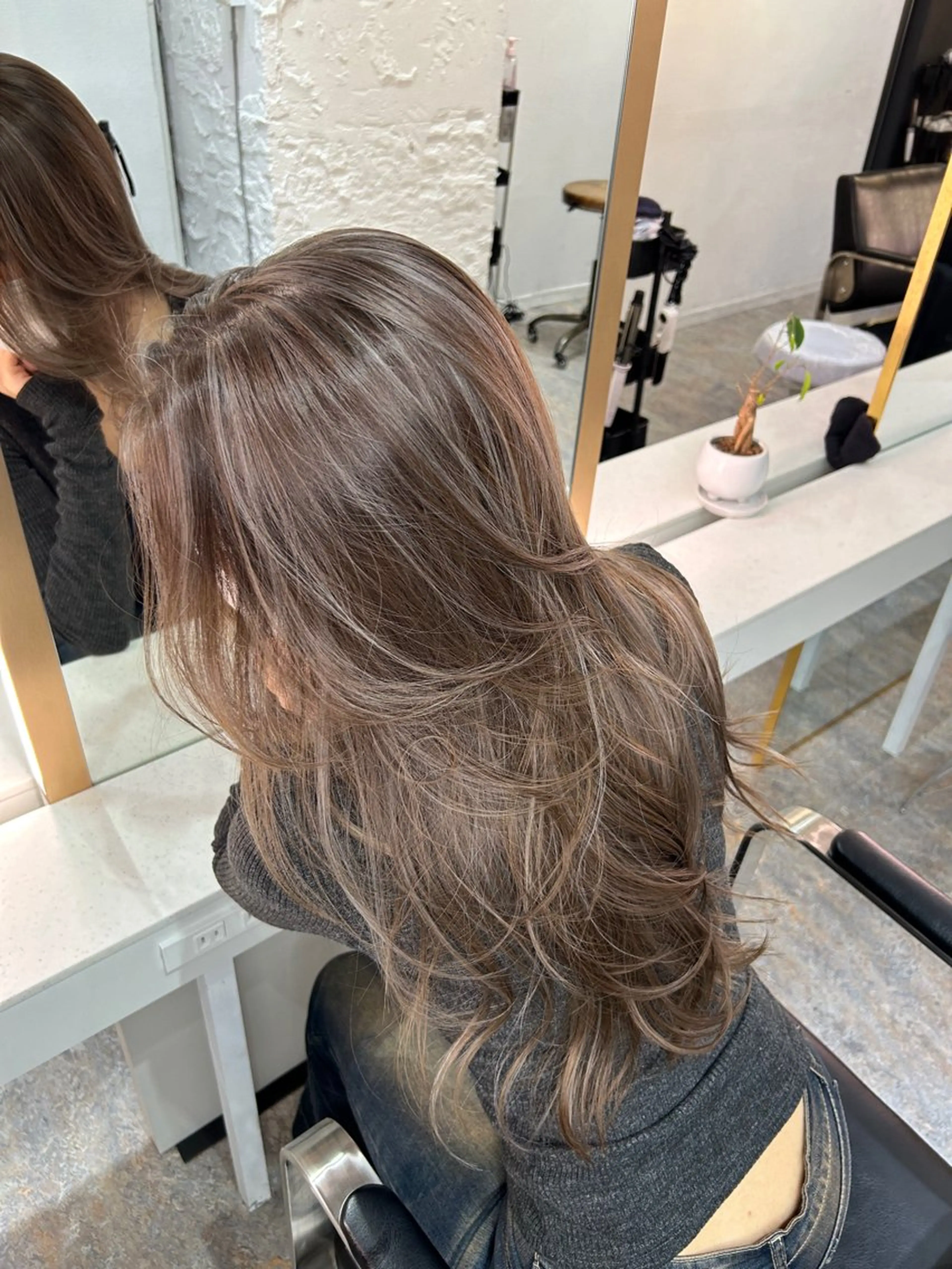 セミロング カラー グレージュ カット ヘアカラー トリートメント レイヤーカット BLend 渋谷のヘアスタイル