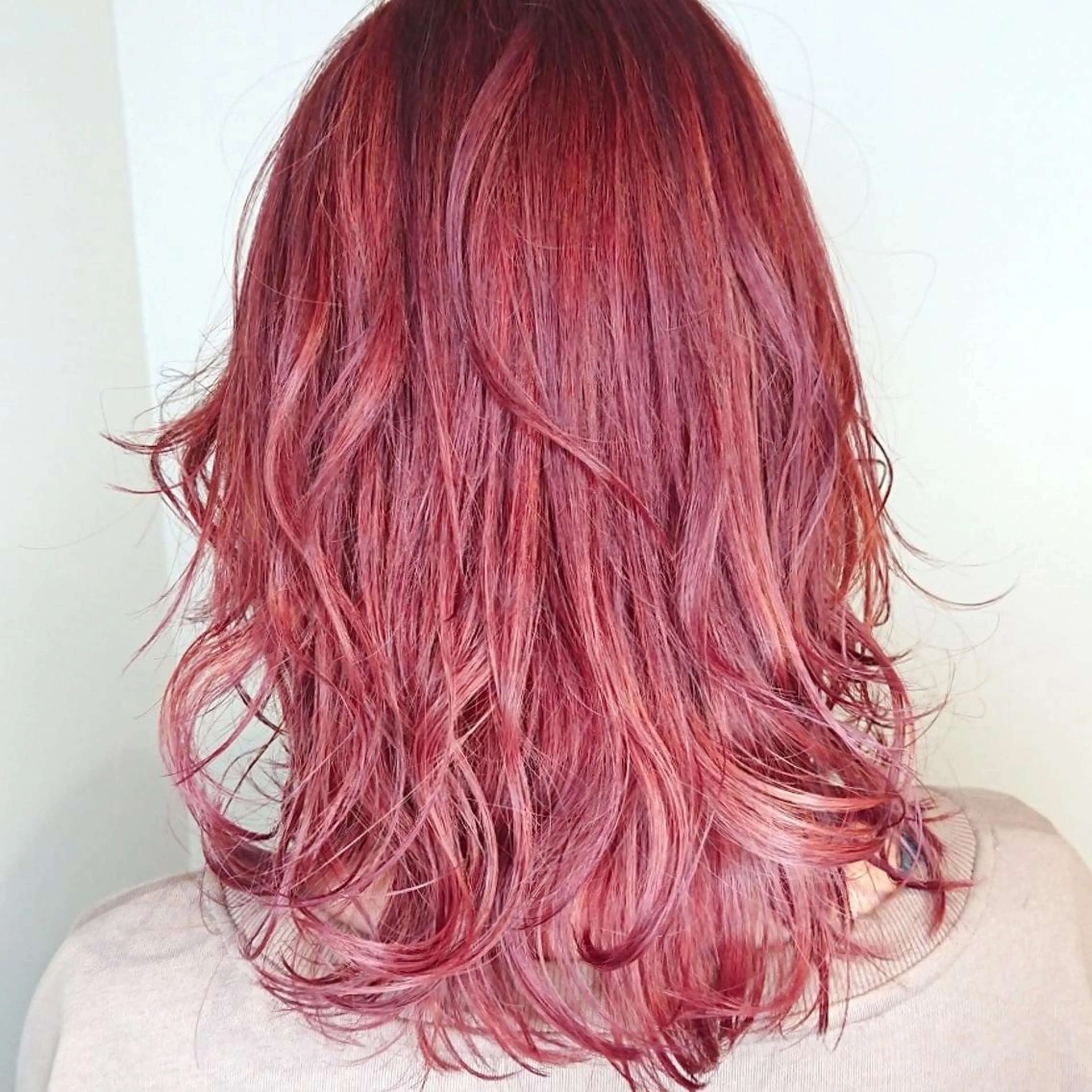 カラー セミロング ヘアカラー トリートメント ブリーチ/ヘアケア/ 艶髪/イギチハルのヘアスタイル