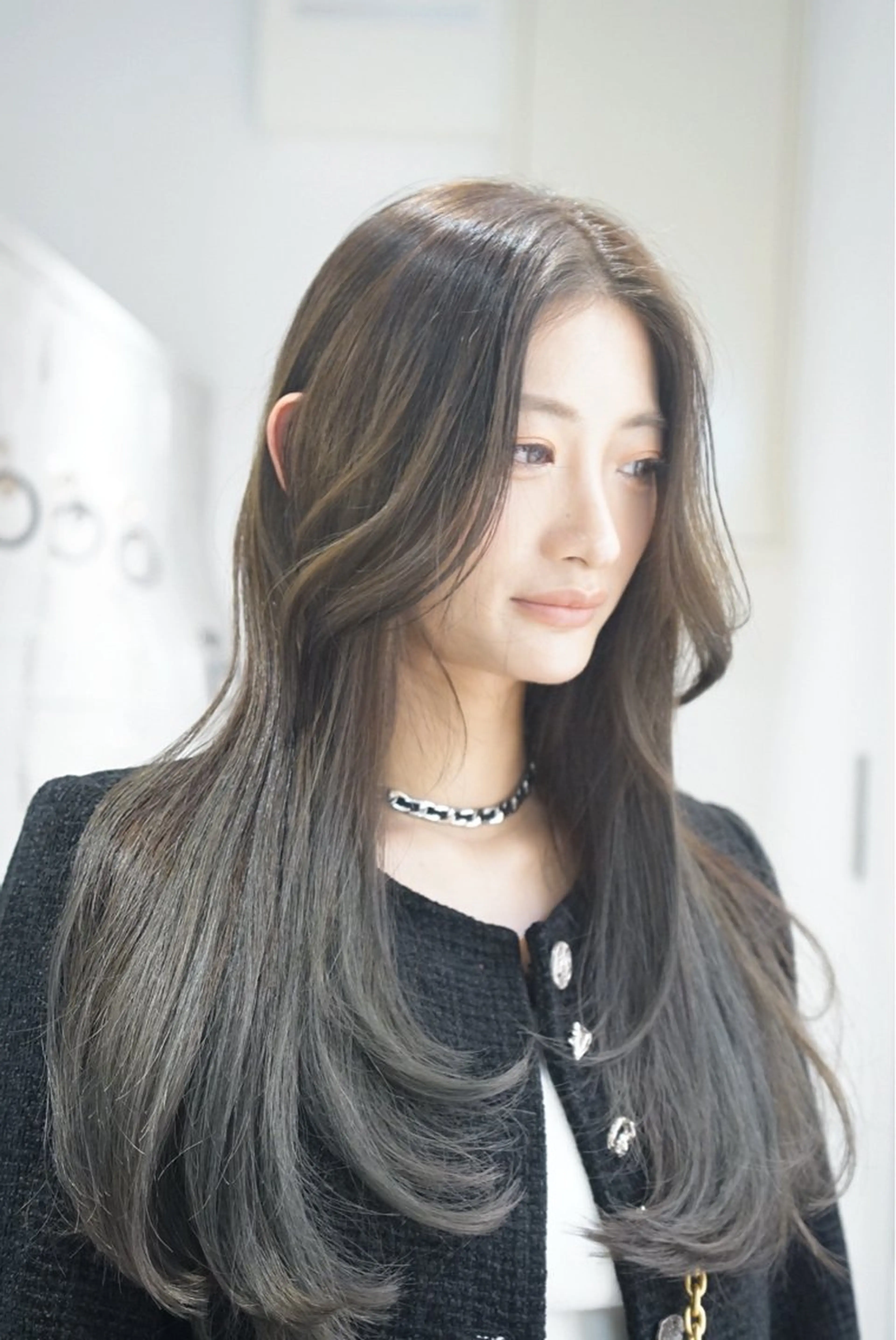 セミロング カラー 月100人以上 髪質改善施術｜谷口のヘアスタイル