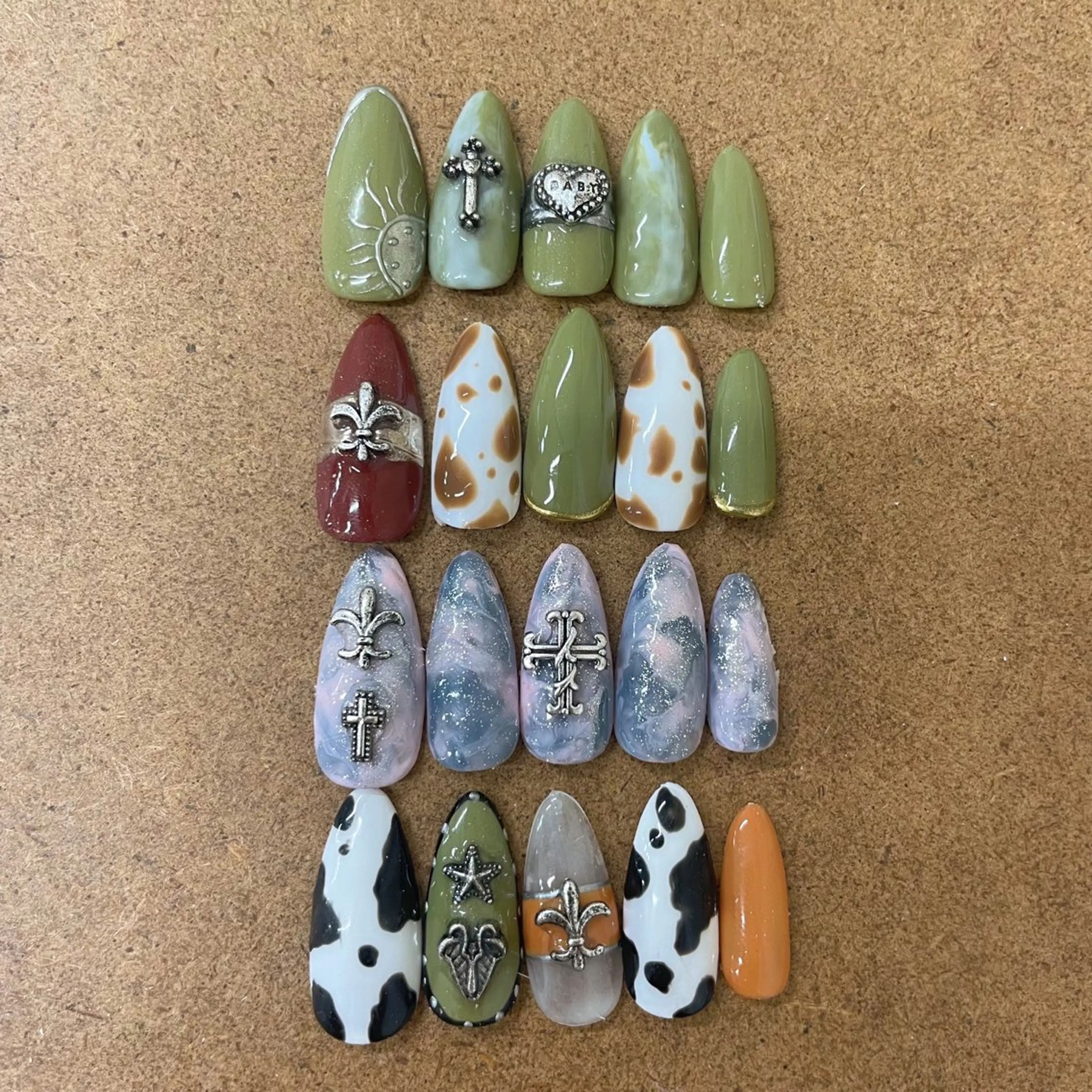 ネイル シルバー 🌴konami 4U NAIL🥥のネイルデザイン