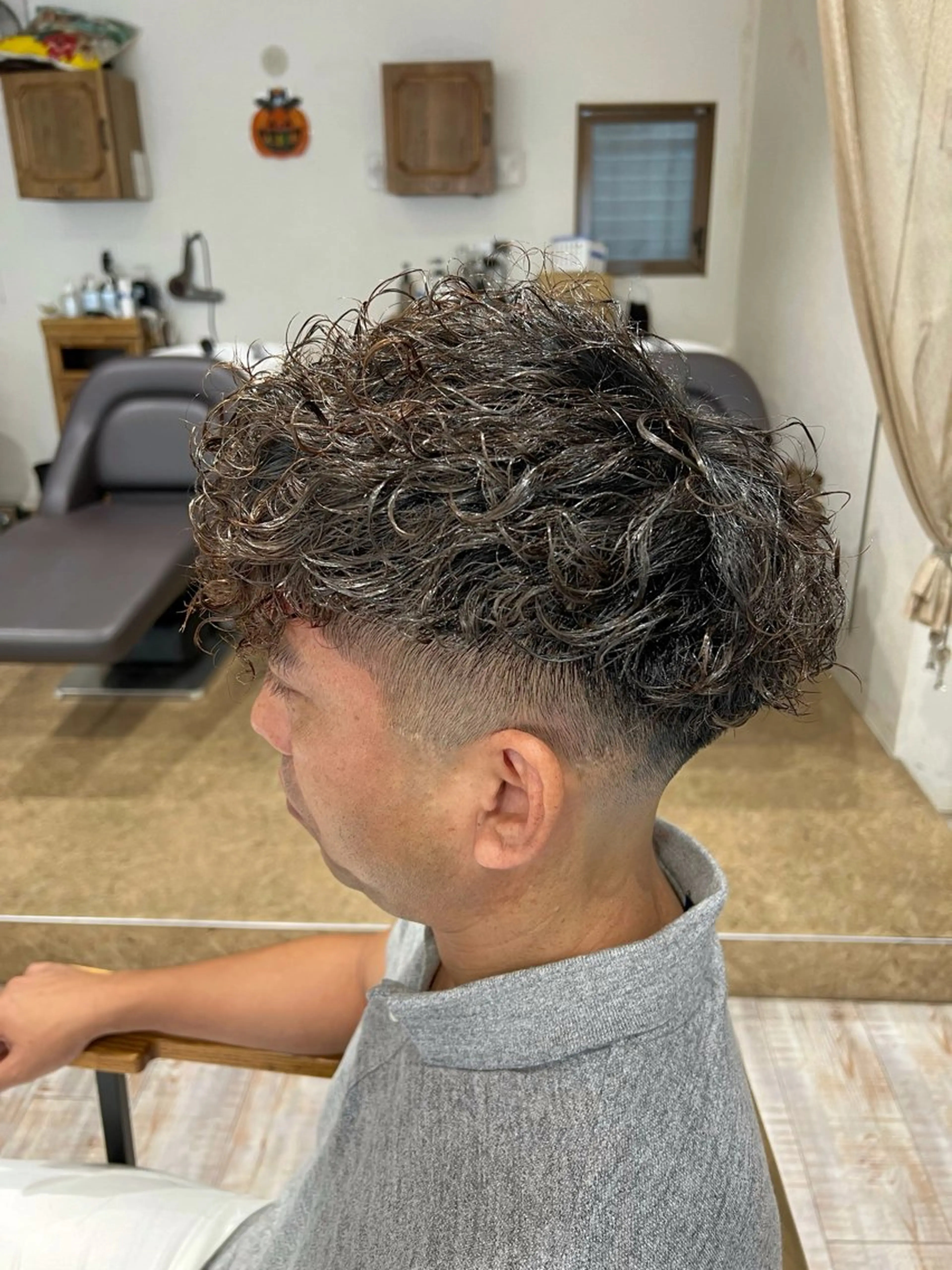 ショート メンズ フェードカット スキンフェード スペインカール カット パーマ Love&Hair Breit/店長下川のヘアスタイル