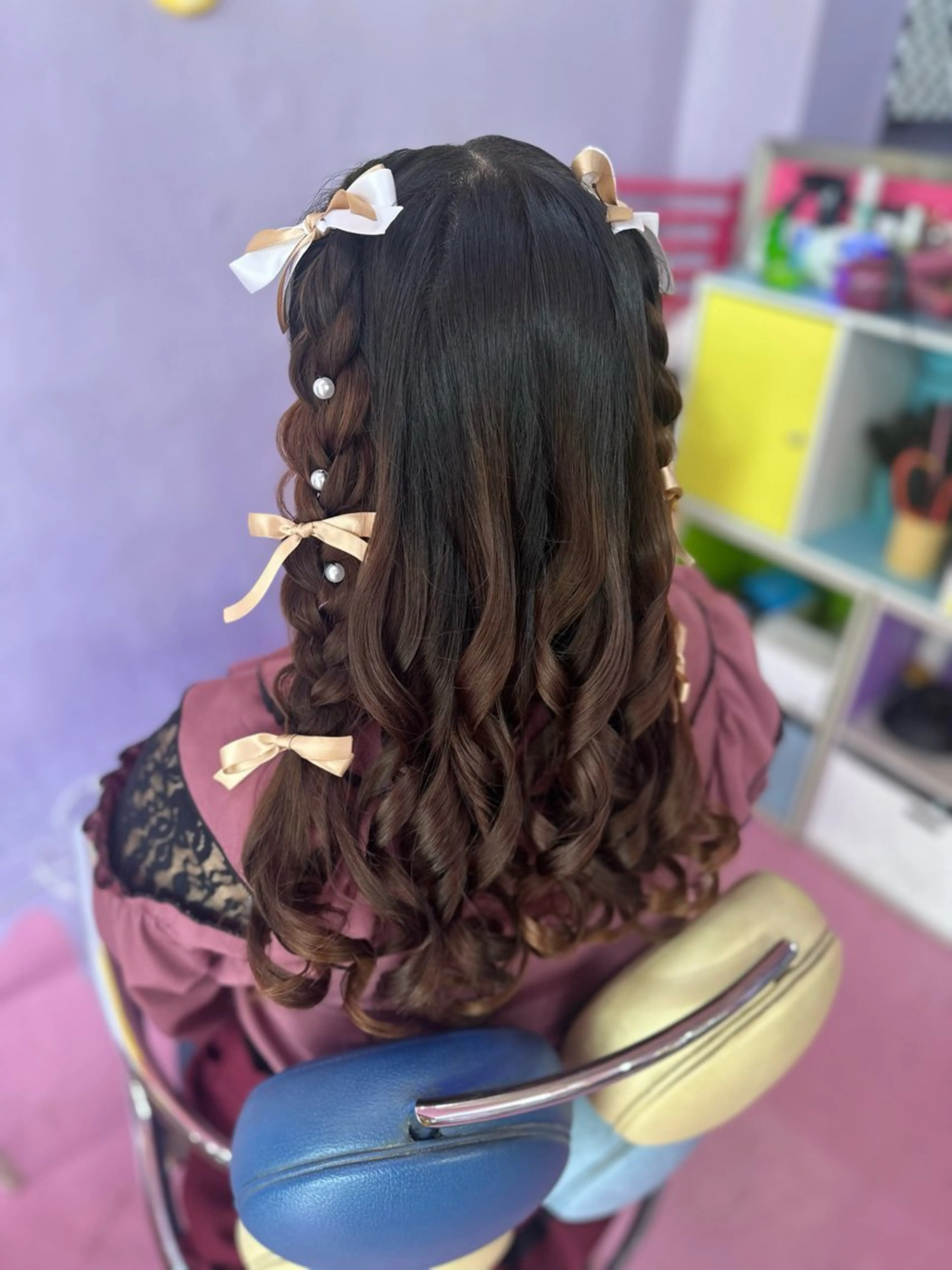 セミロング Hair salon TOMMY所属・♮やっしー♮ 🌈派手髪🌈のヘアスタイル