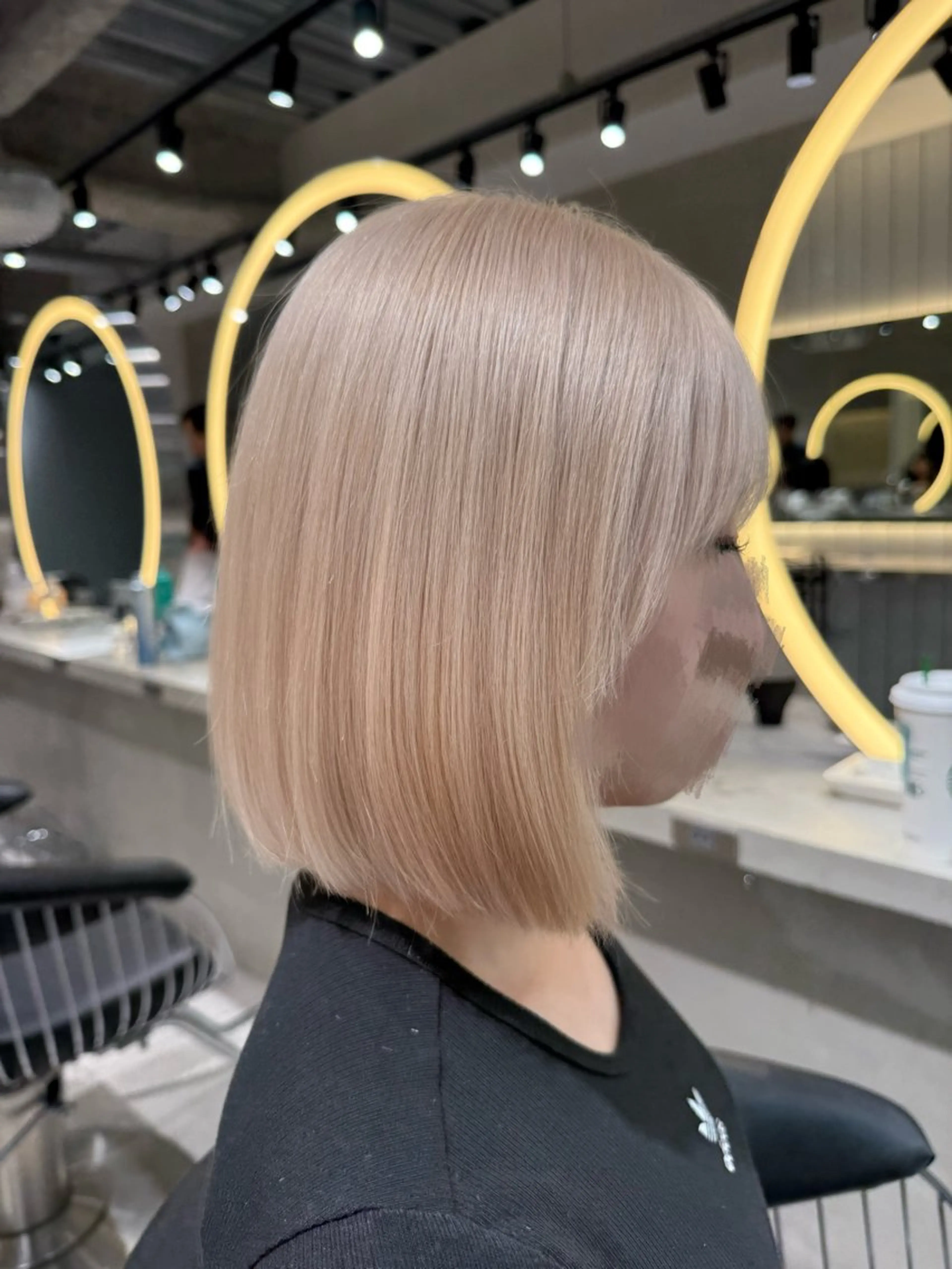 ミディアム ボブ ヘアカラー トリートメント ハルナ/ハイトーン‎ /lond uluのヘアスタイル