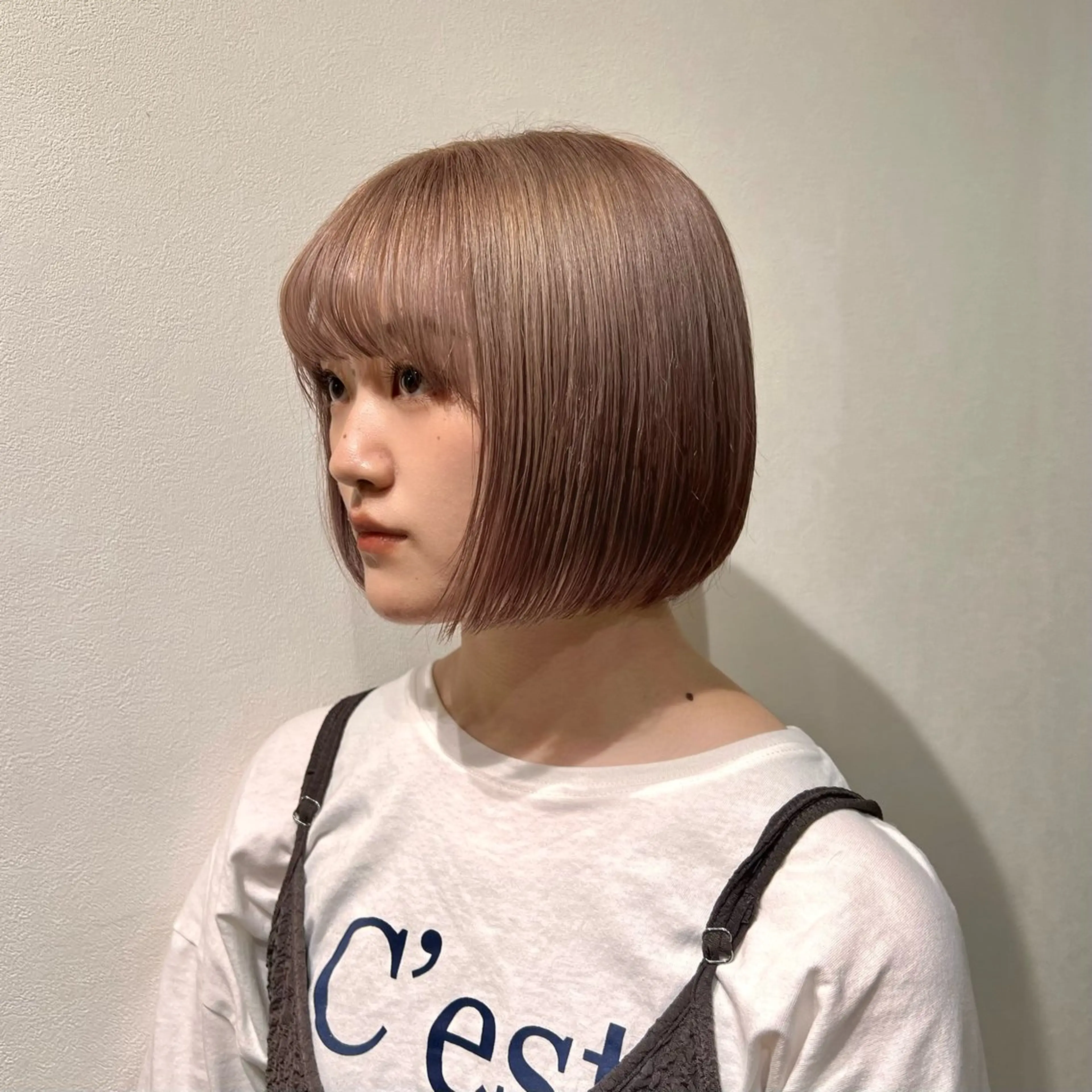 ミディアム カラー 切りっぱなしボブ ベージュカラー ブリーチ ブラウンカラー 透明感カラー 𝙎𝙚𝙞𝙧𝙖 ☆カット/パーマのヘアスタイル