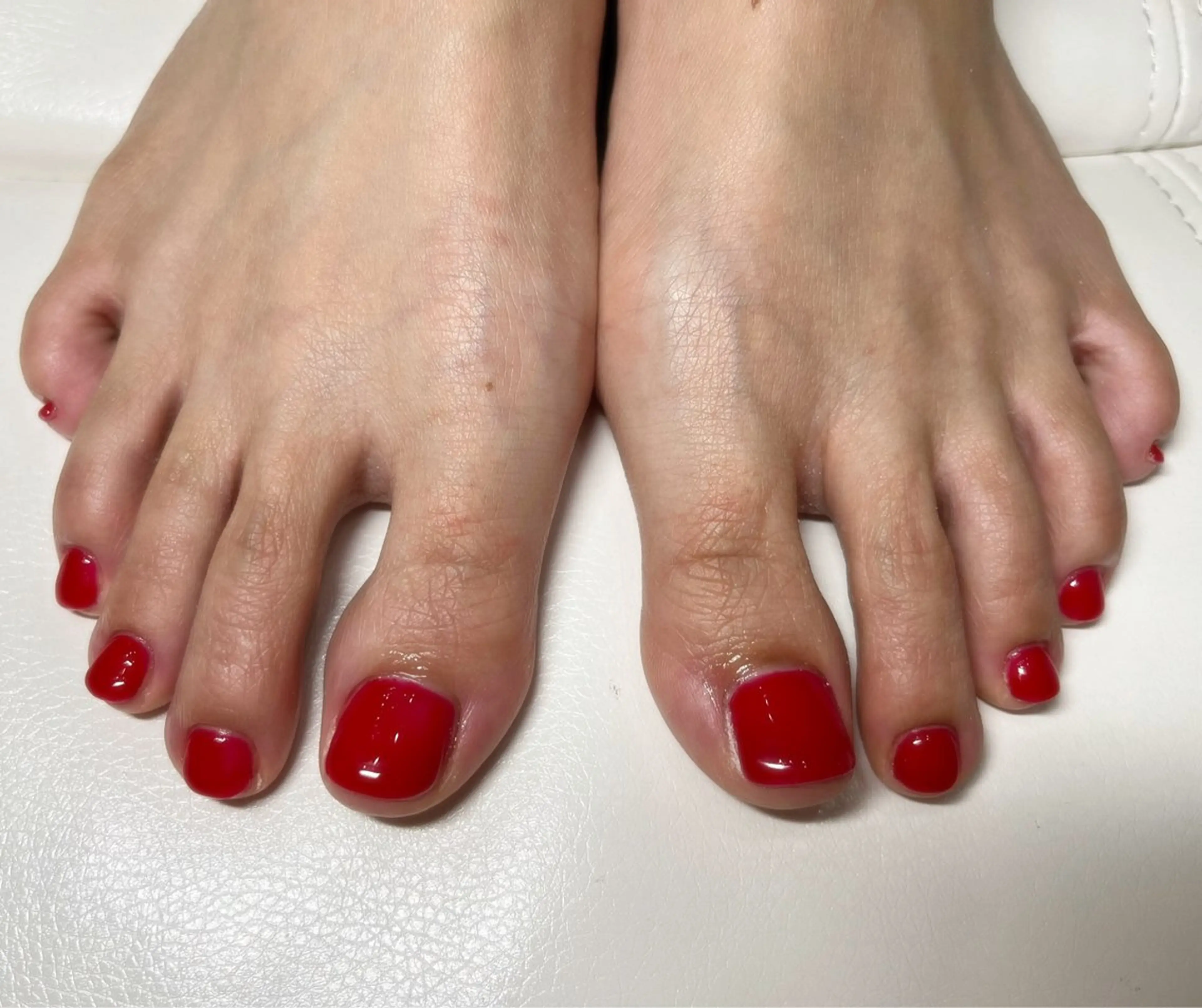 ネイル 赤色 スカルプネイル フットネイル arce amiのネイルデザイン