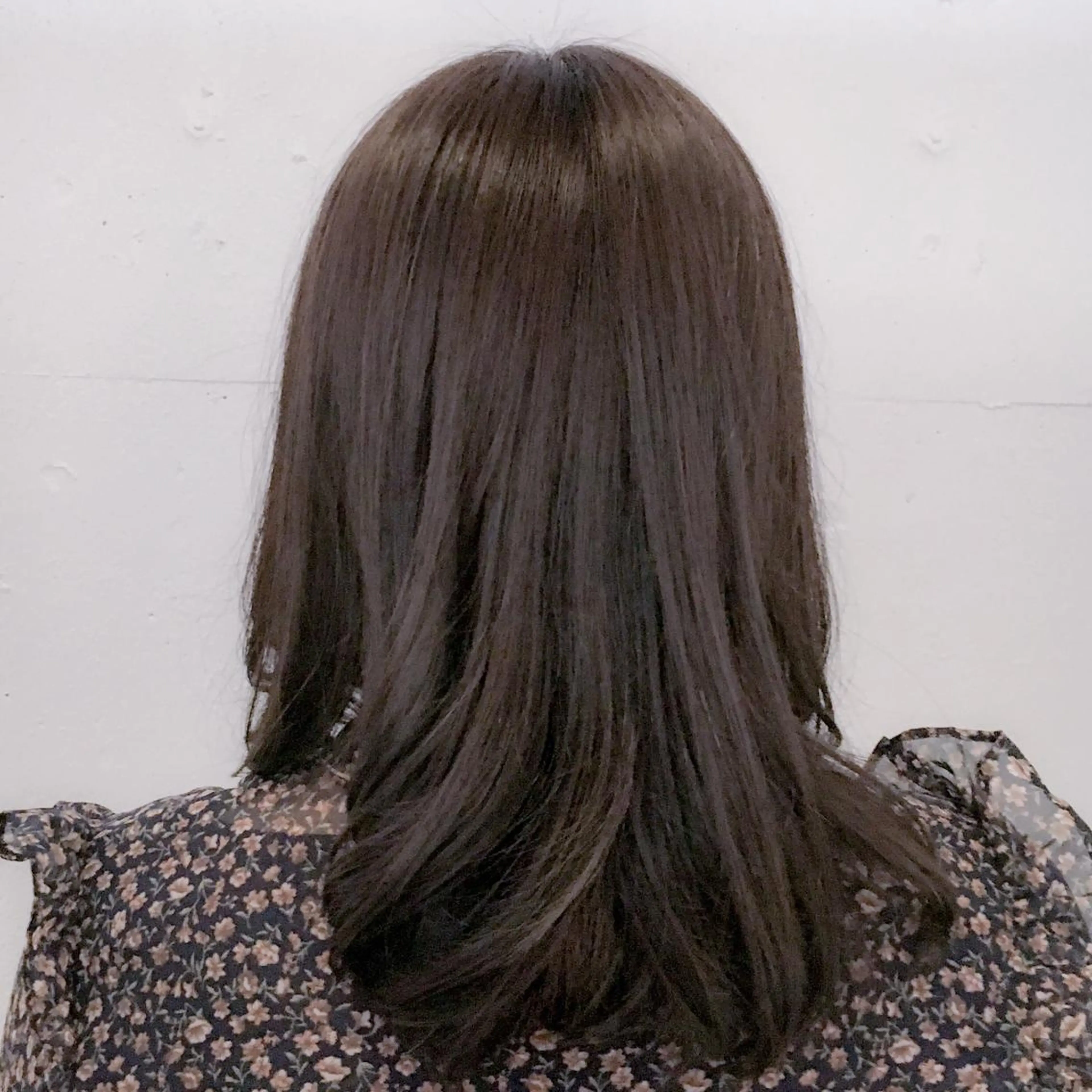 ミディアム カラー アッシュ カット ヘアカラー トリートメント トミタ アツシのヘアスタイル