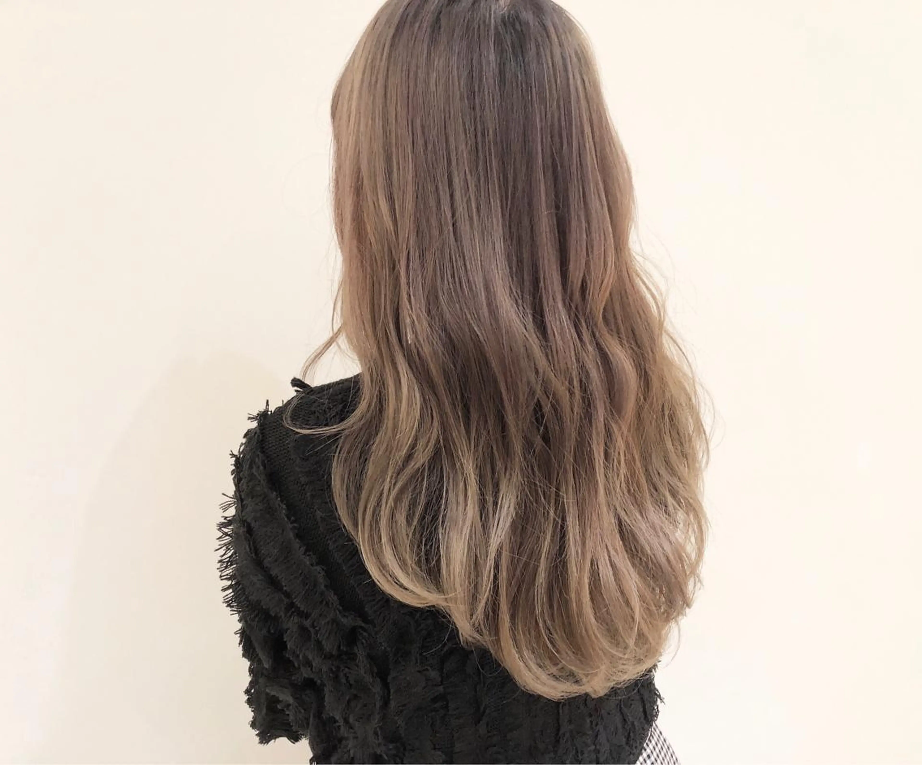 セミロング カラー ベージュカラー ミルキーベージュ 美髪改善・エクステ・ ストレート/カンジのヘアスタイル