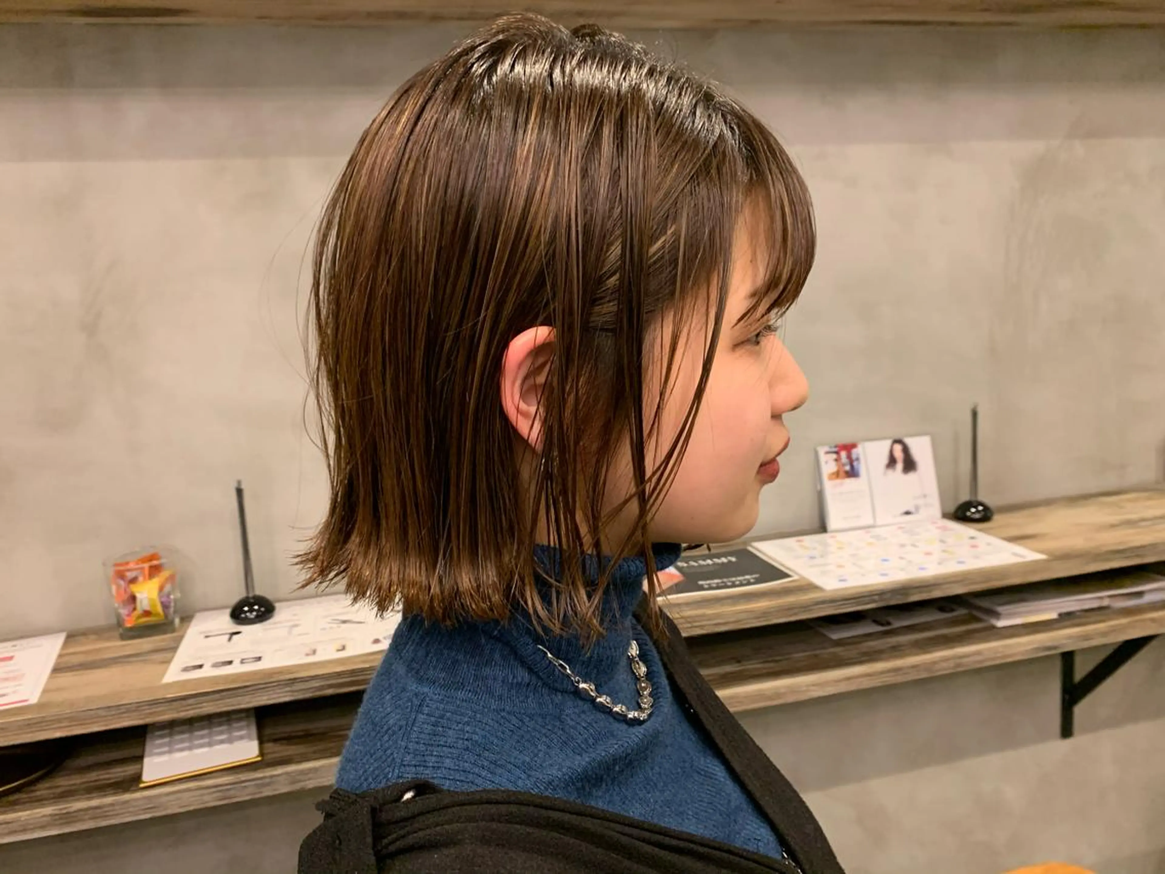 ミディアム カラー バレイヤージュ レイヤーカット ill.所属・ill［イル］大須 ダブルカラー髪質改善のヘアスタイル