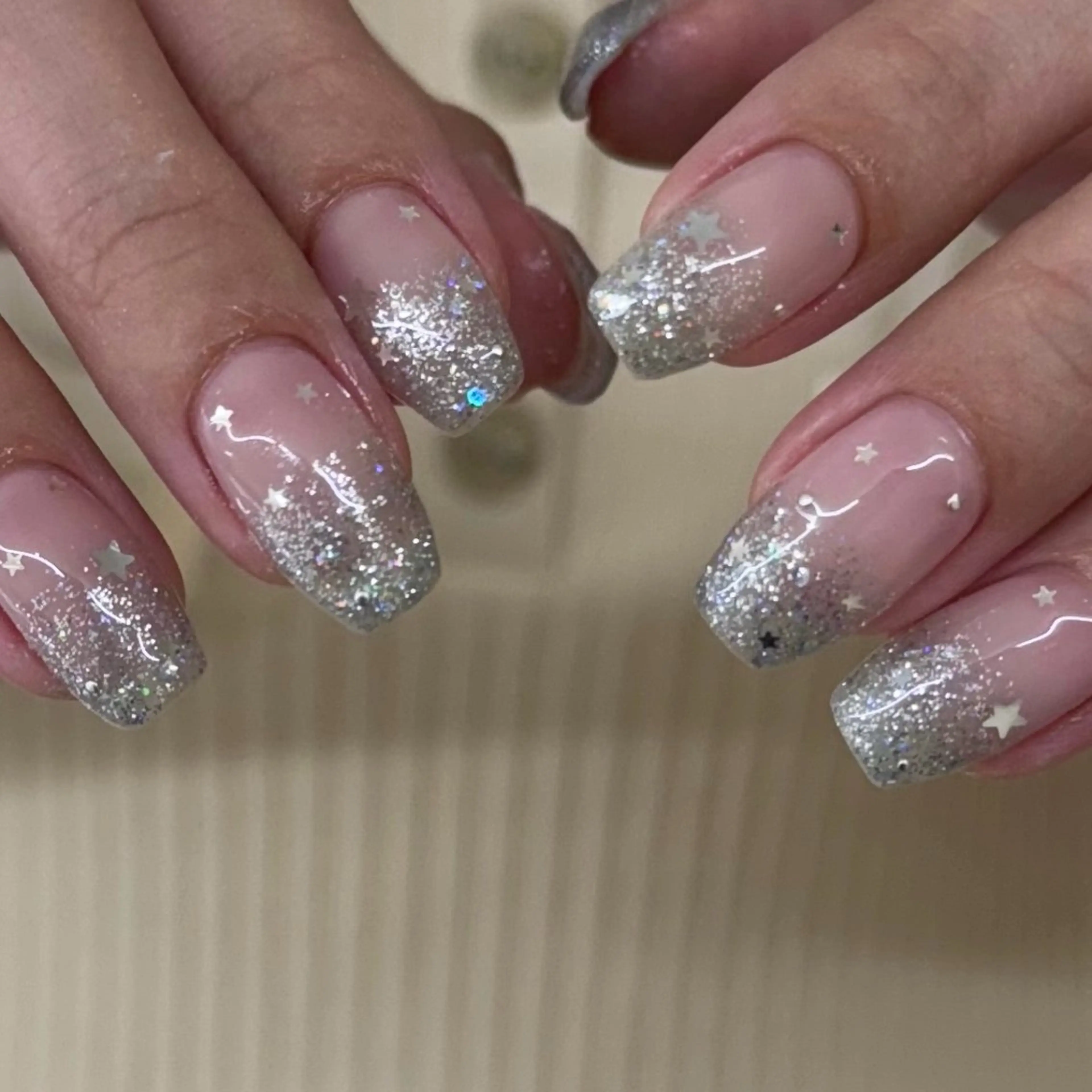 ネイル グラデーション キラキラネイル ハンドネイル ハンドケア Chizuru ☾ ໋のネイルデザイン