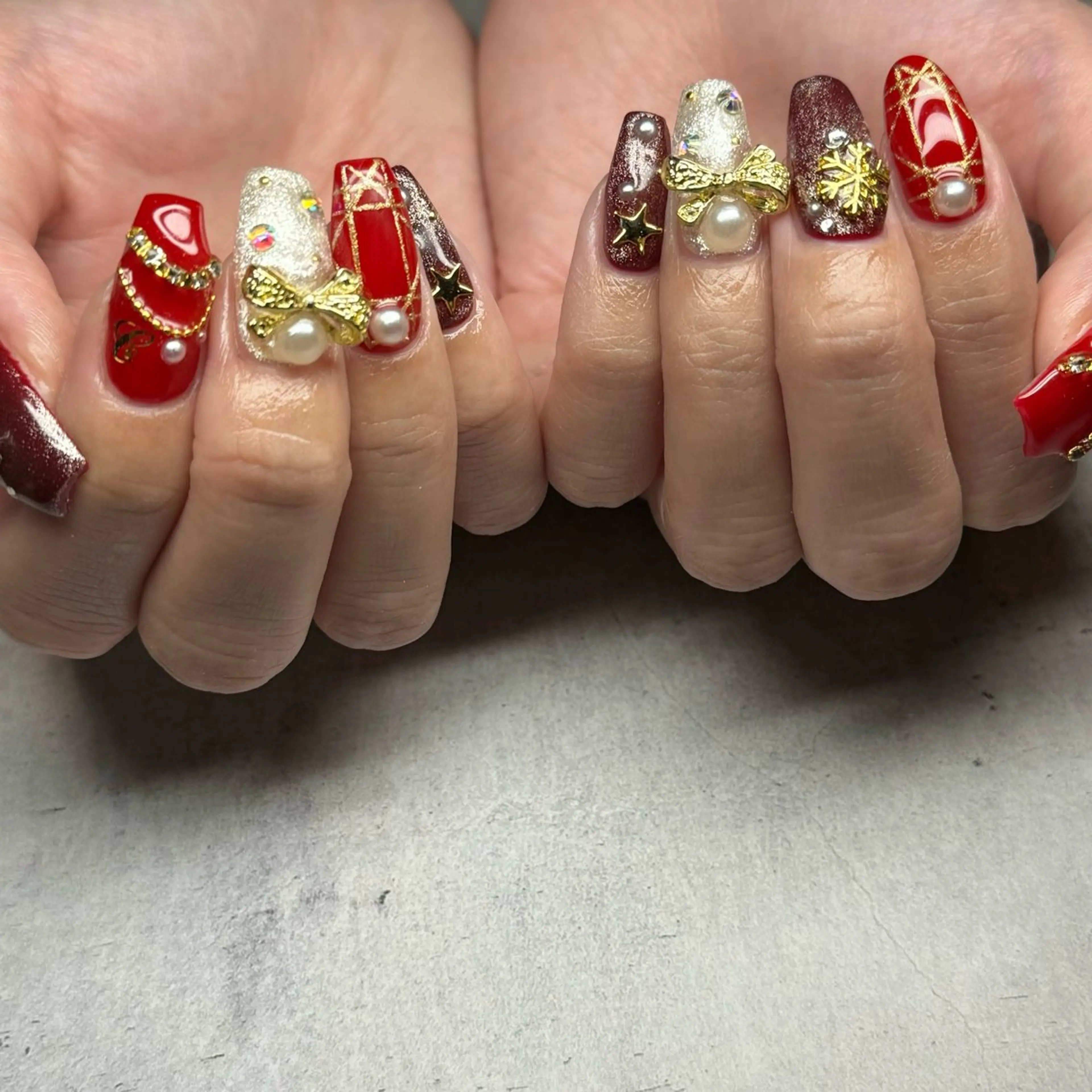 ネイル 冬ネイル クリスマス ハンドネイル 𝐫𝐚𝐢 𝐧𝐚𝐢𝐥の眉毛・アイブロウイメージ