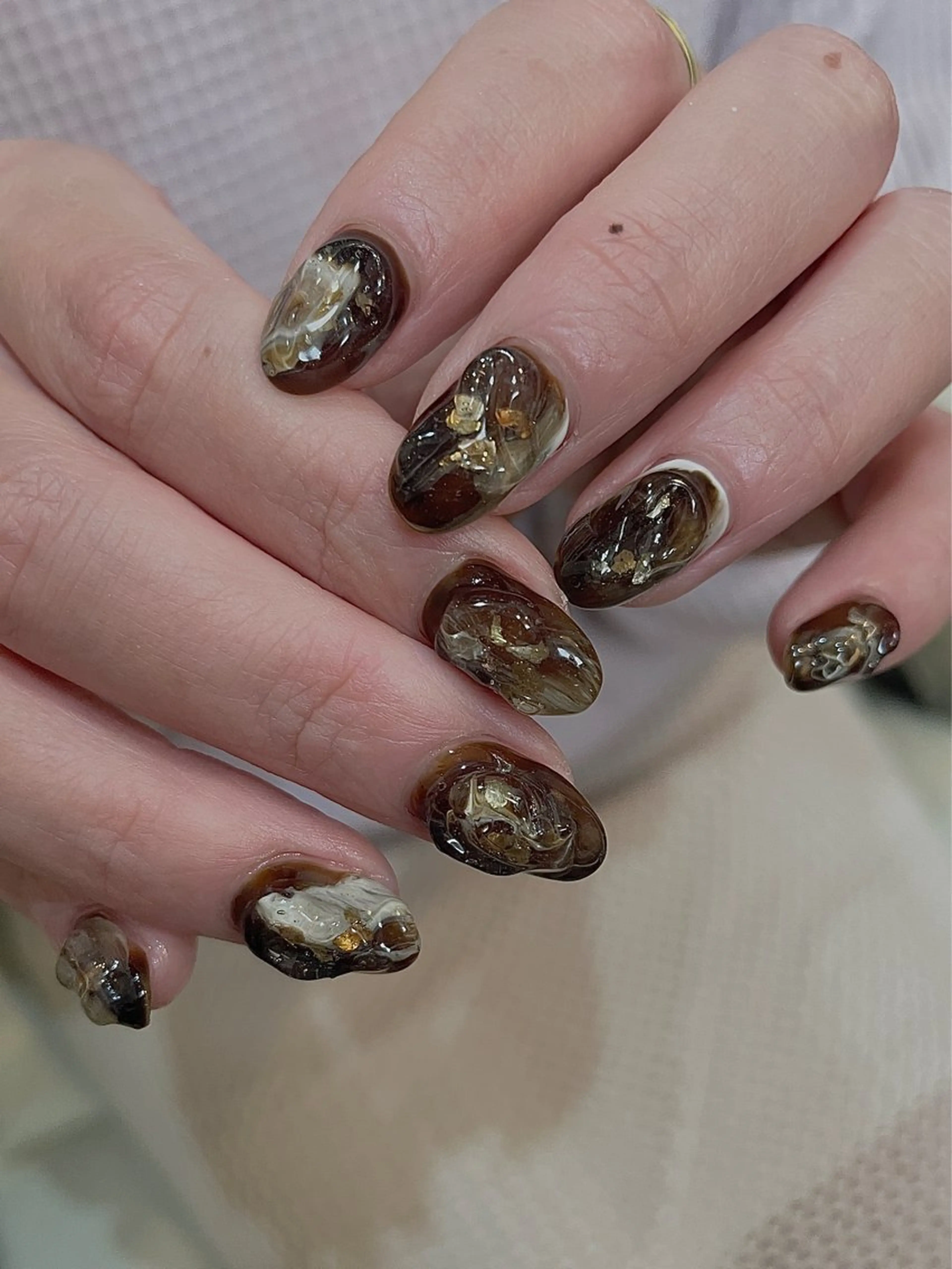 ネイル ブラウン 大理石ネイル(マーブル) ニュアンスネイル バレンタイン acs.n所属・ネイル，耳つぼ 風間すみれのその他イメージ