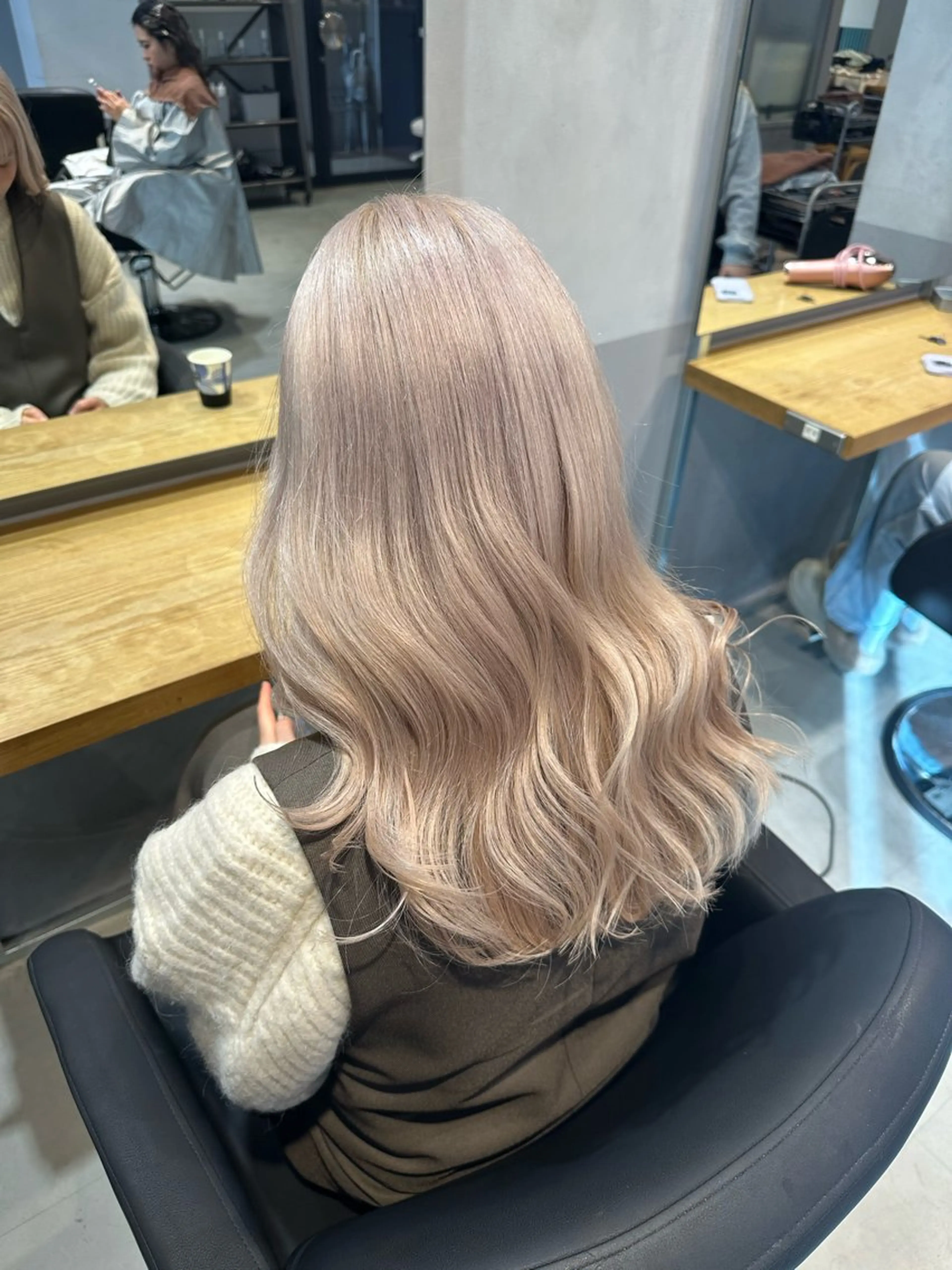 セミロング カラー ヘアカラー 💖ハイライト/ハイ トーン💖MIKIのヘアスタイル