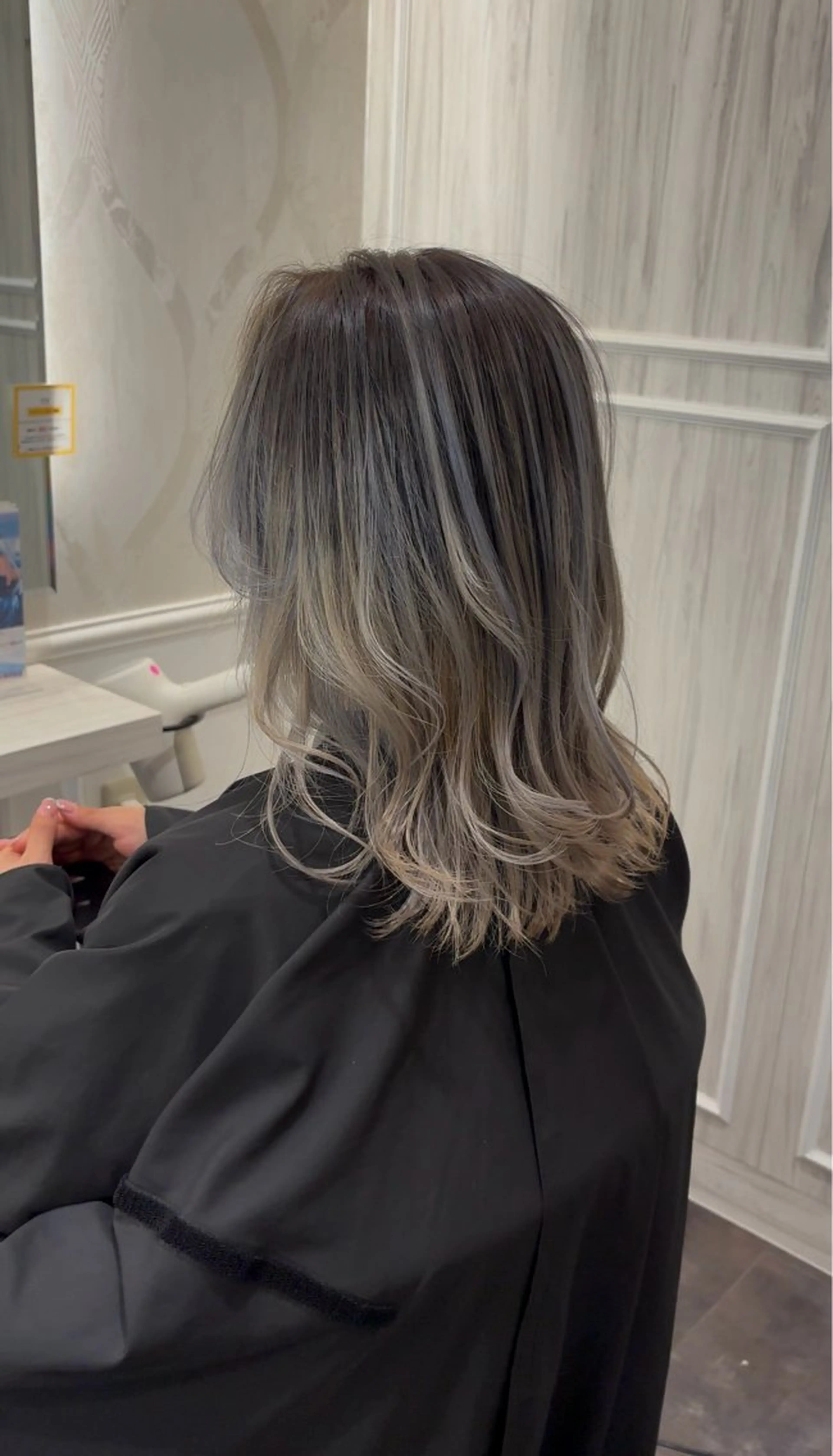 カラー バレイヤージュ グラデーションカラー 🌟心斎橋レイヤー 艶ハイトーン/ウルフのヘアスタイル