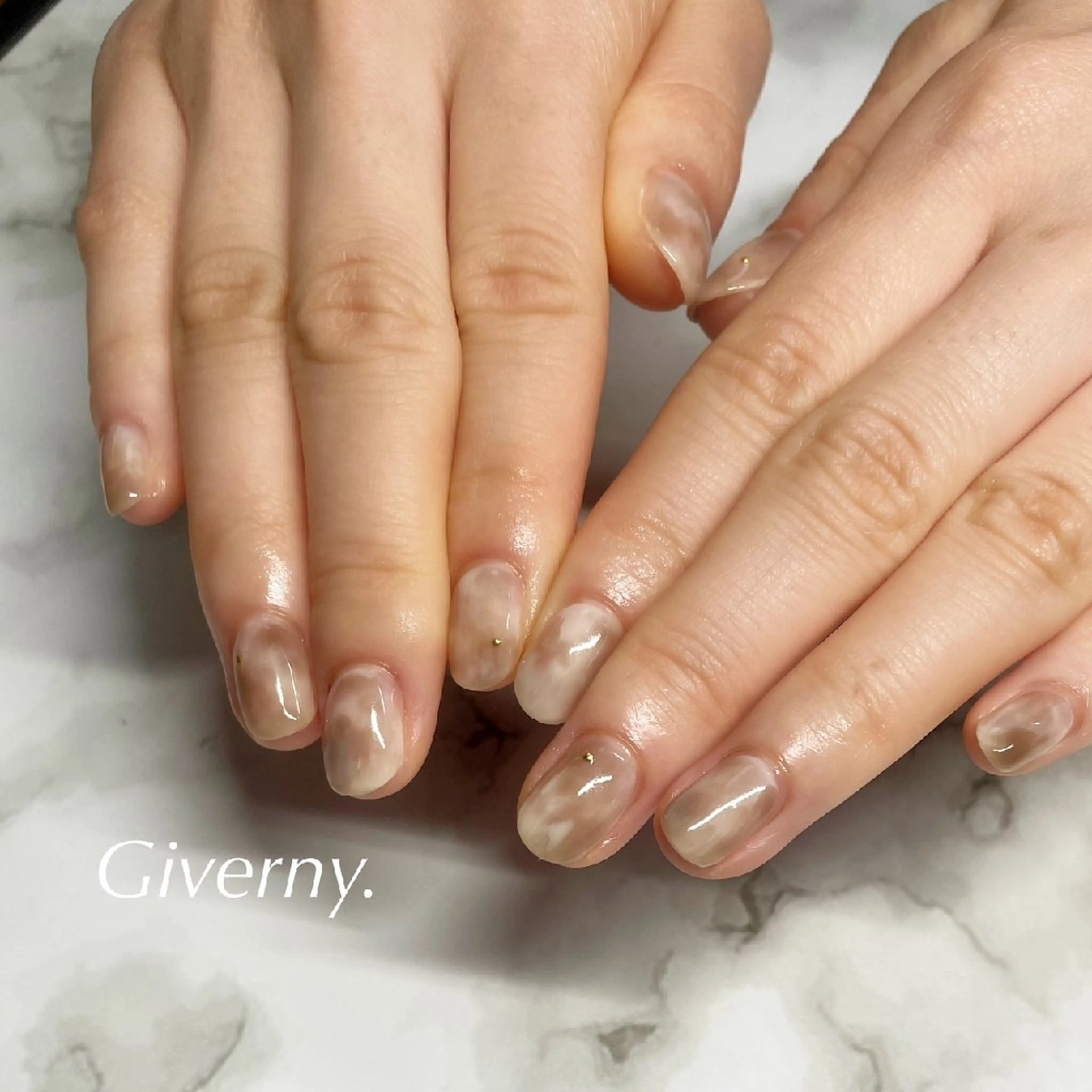 ネイル ブラウン ニュアンスネイル ハンドネイル Giverny .のネイルデザイン