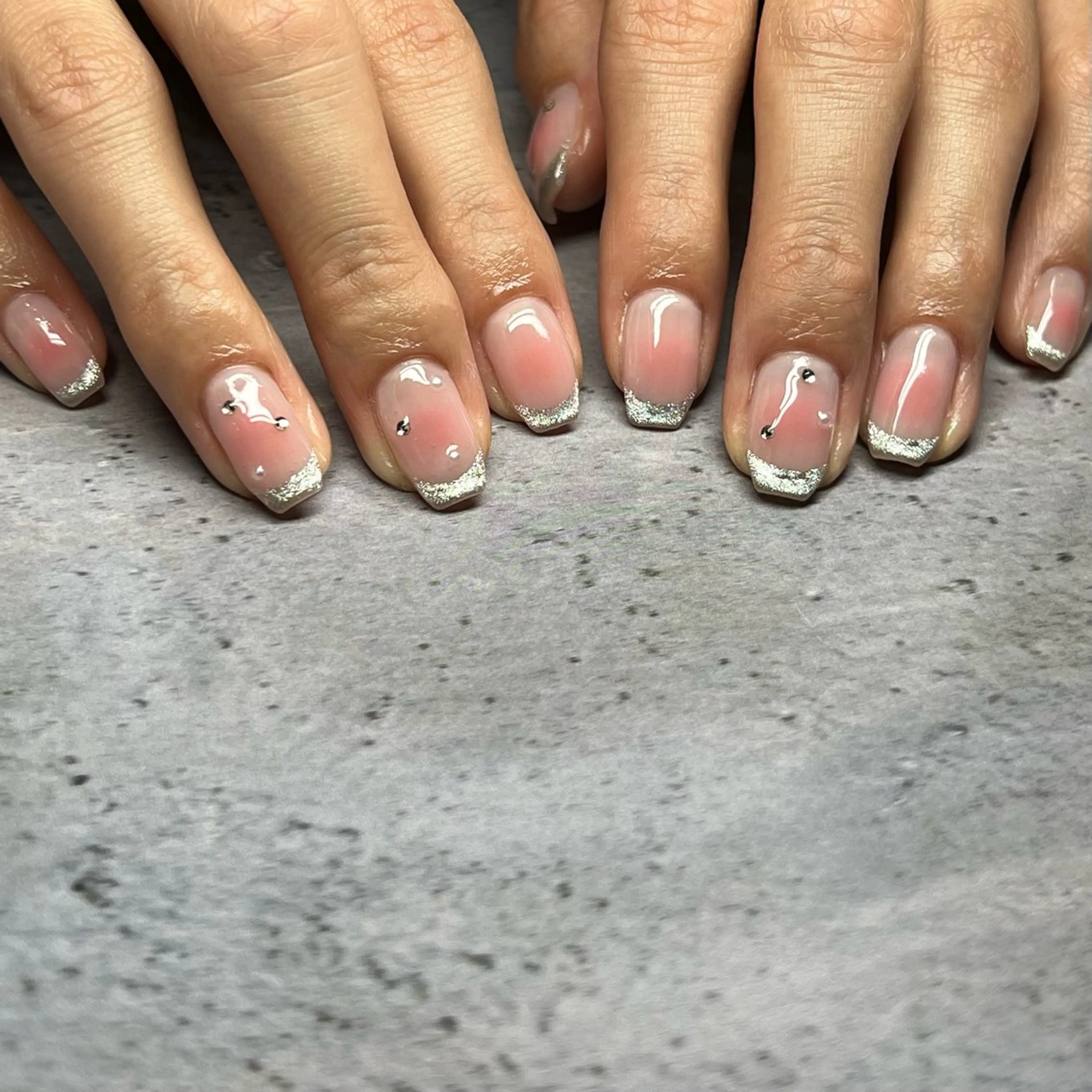 ネイル フレンチネイル ワンホンネイル ハンドネイル 𝐫𝐚𝐢 𝐧𝐚𝐢𝐥の眉毛・アイブロウイメージ