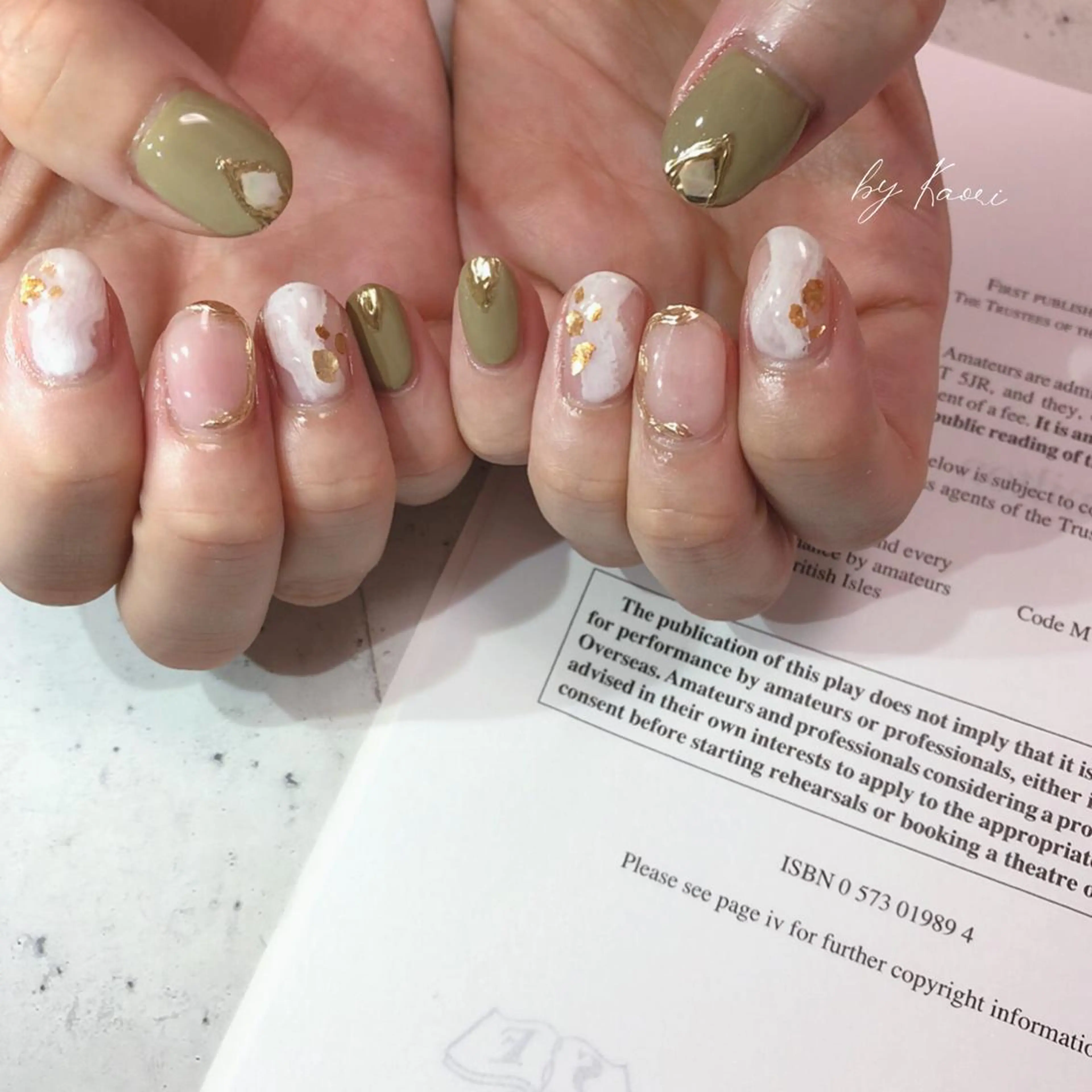 ネイル オーロラネイル ブラウン カジュアル フットネイル フレンチネイル ハンドネイル _Defi_ by Kaoriのネイルデザイン