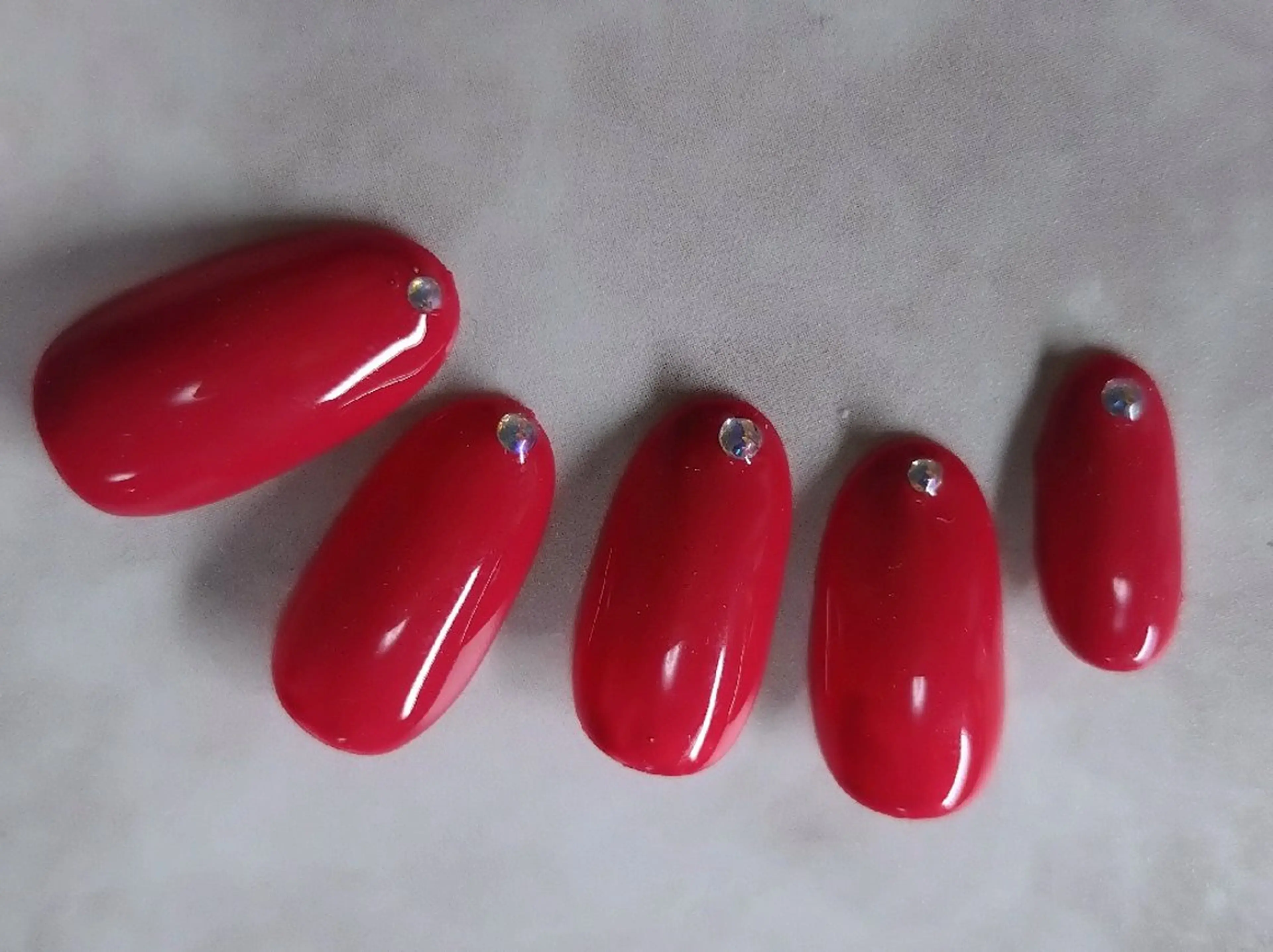 ネイル ワンカラーネイル ストーンネイル ハンドネイル AG nail 〚　yuka　〛のネイルデザイン