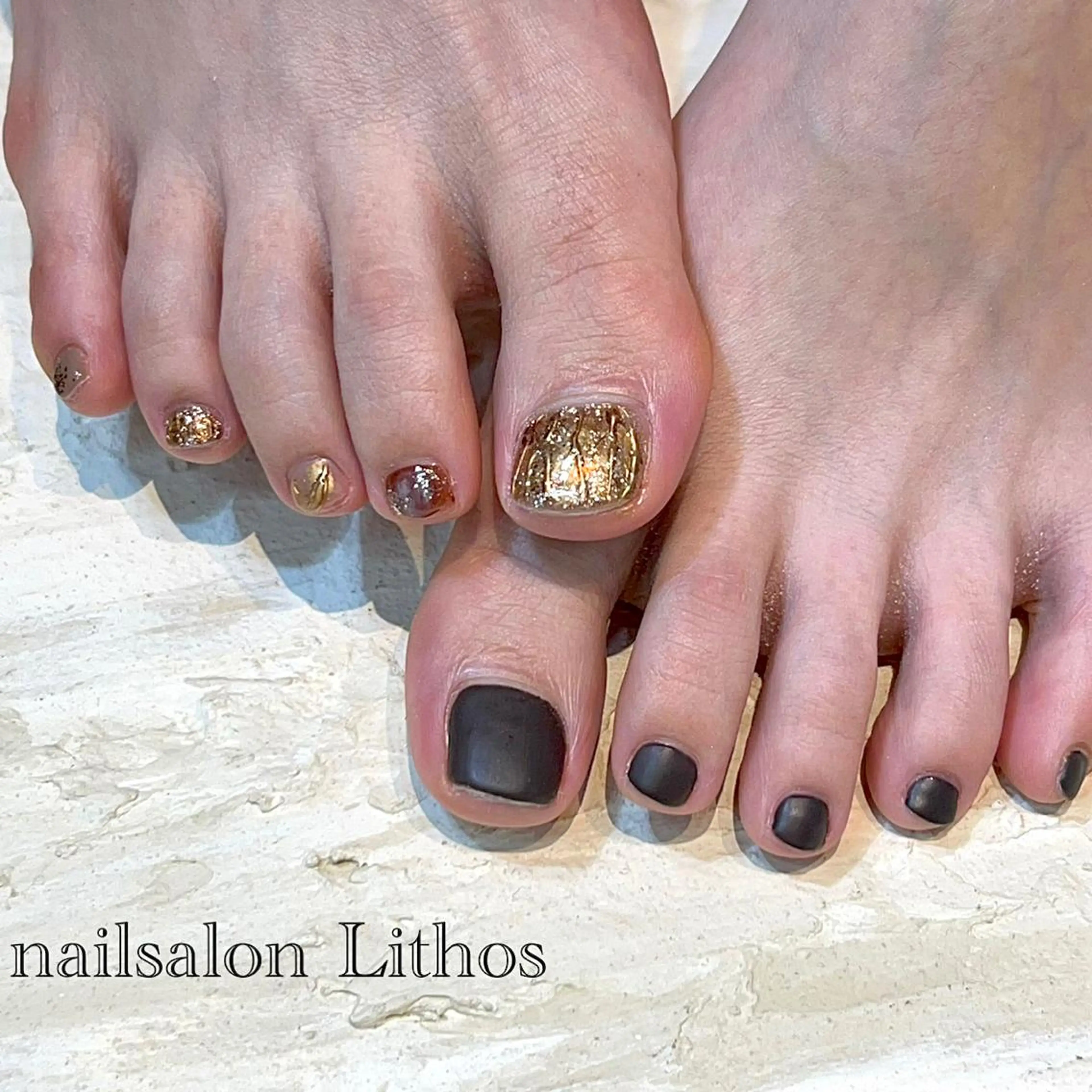 ネイル ラメ(グリッター) マットネイル フットネイル nailsalon Lithos所属・nailsalon Recontreのネイルデザイン