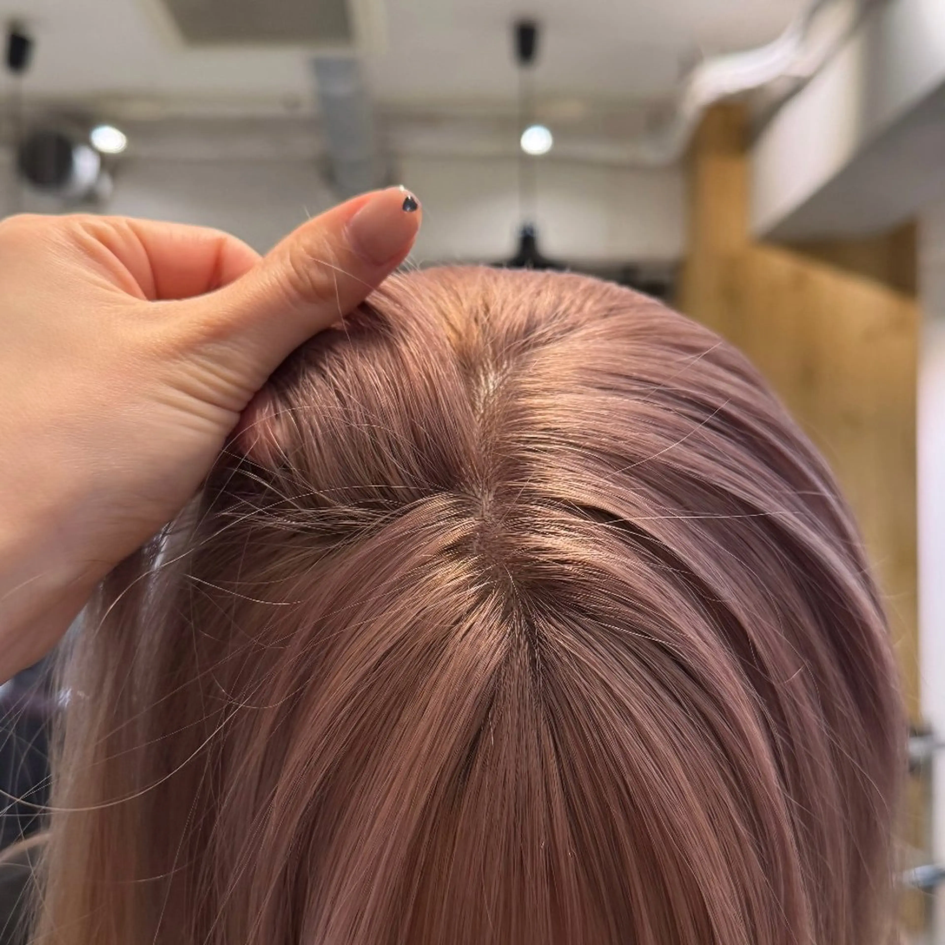 ミディアム カラー ミルクティー× グレージュMOMOのヘアスタイル