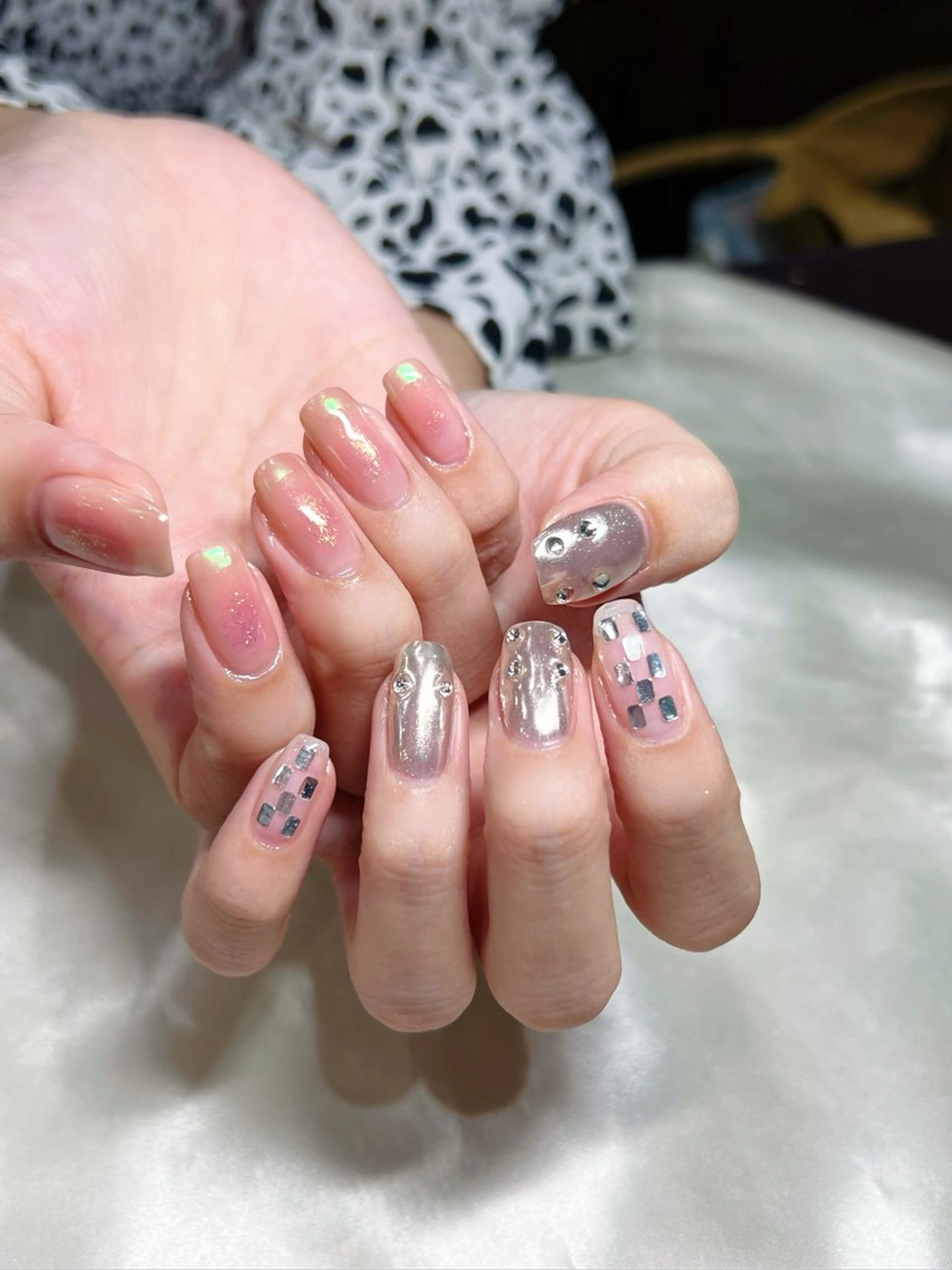 ネイル オーロラネイル チークネイル ミラーネイル 持ち込み ニュアンスネイル ハンドネイル éclat所属・éclat エクラのネイルデザイン