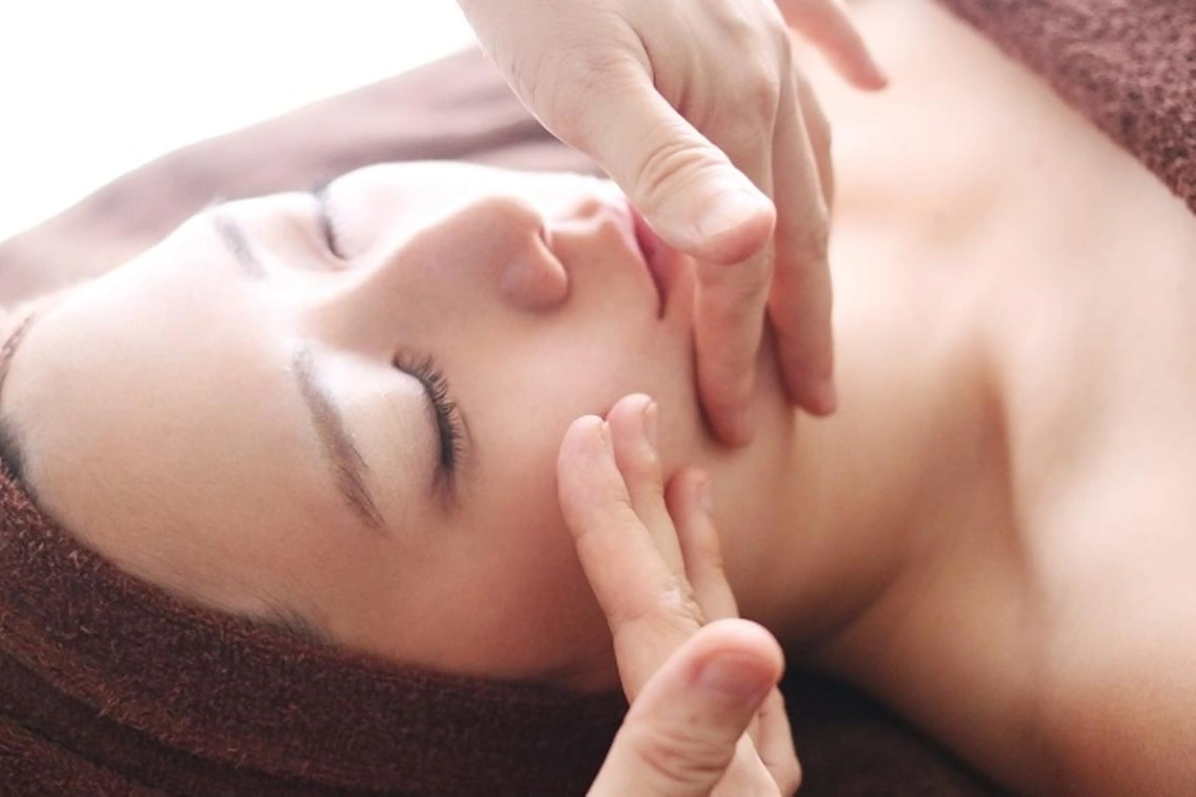 ◆ベビープレミアム 80分◆透明感と艶の当店独自の肌に優しい角質ケア&フェイスリフト◇そろそろ本気のフェイシャルを！の写真