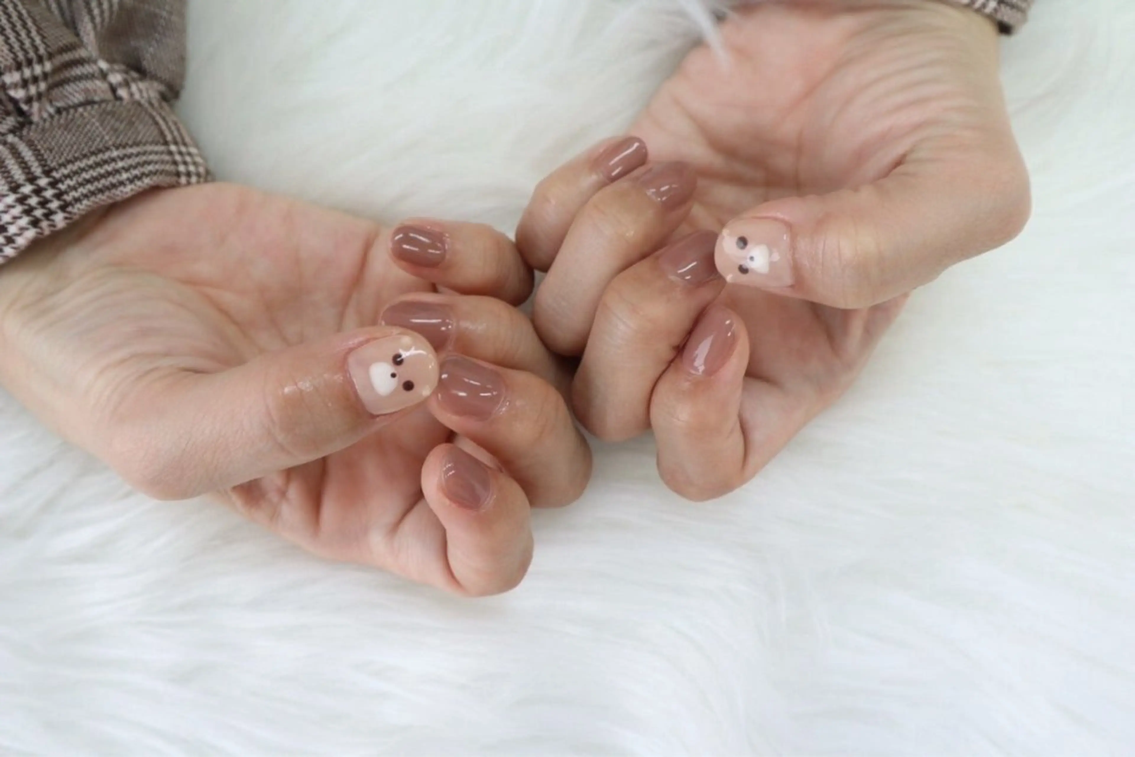 ネイル ブラウン カラーズビューティサロン所属・ツノスエアヤカ ／つののネイルデザイン