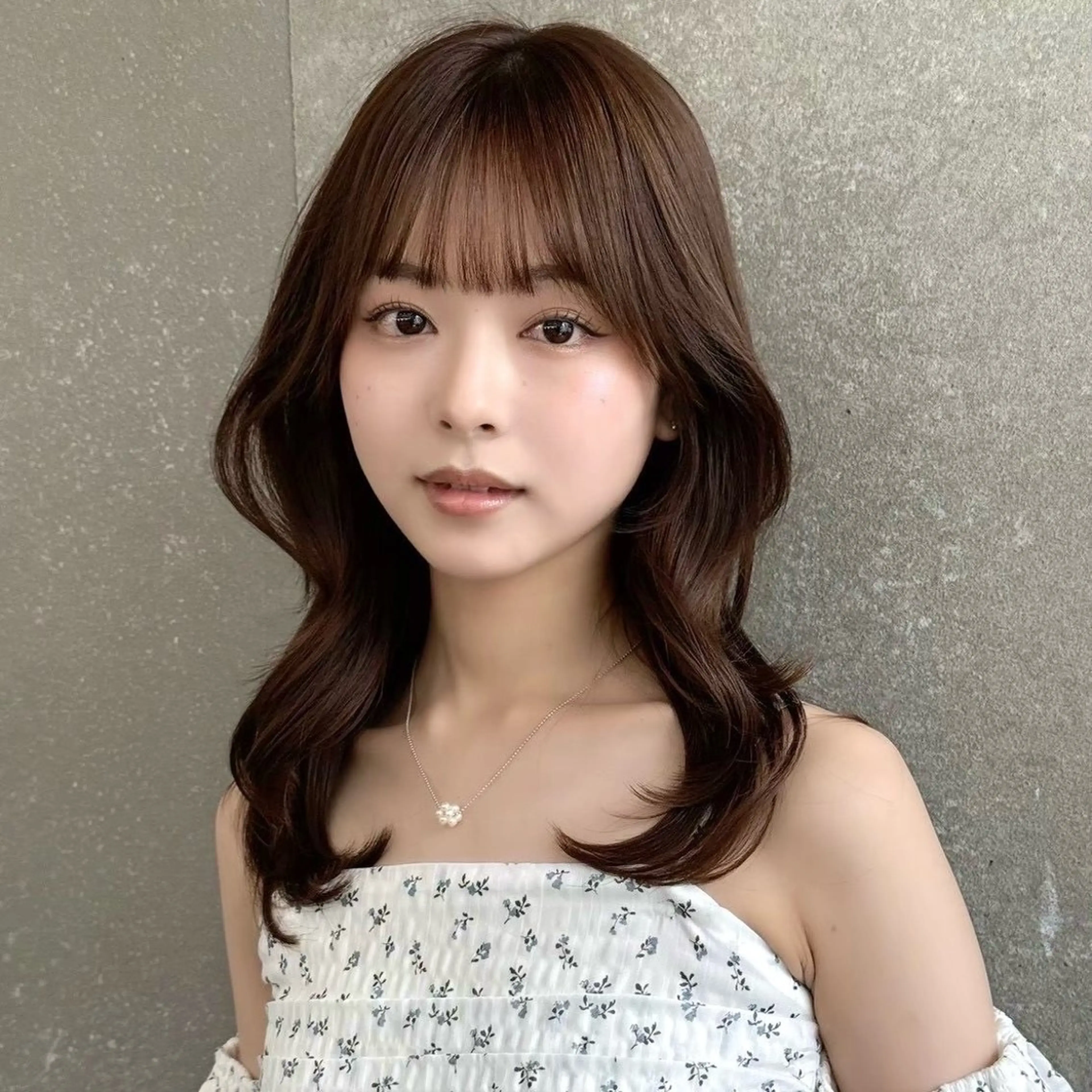 ミディアム カット トリートメント 髪質改善|透明 感カラー🩵レイヤーのヘアスタイル