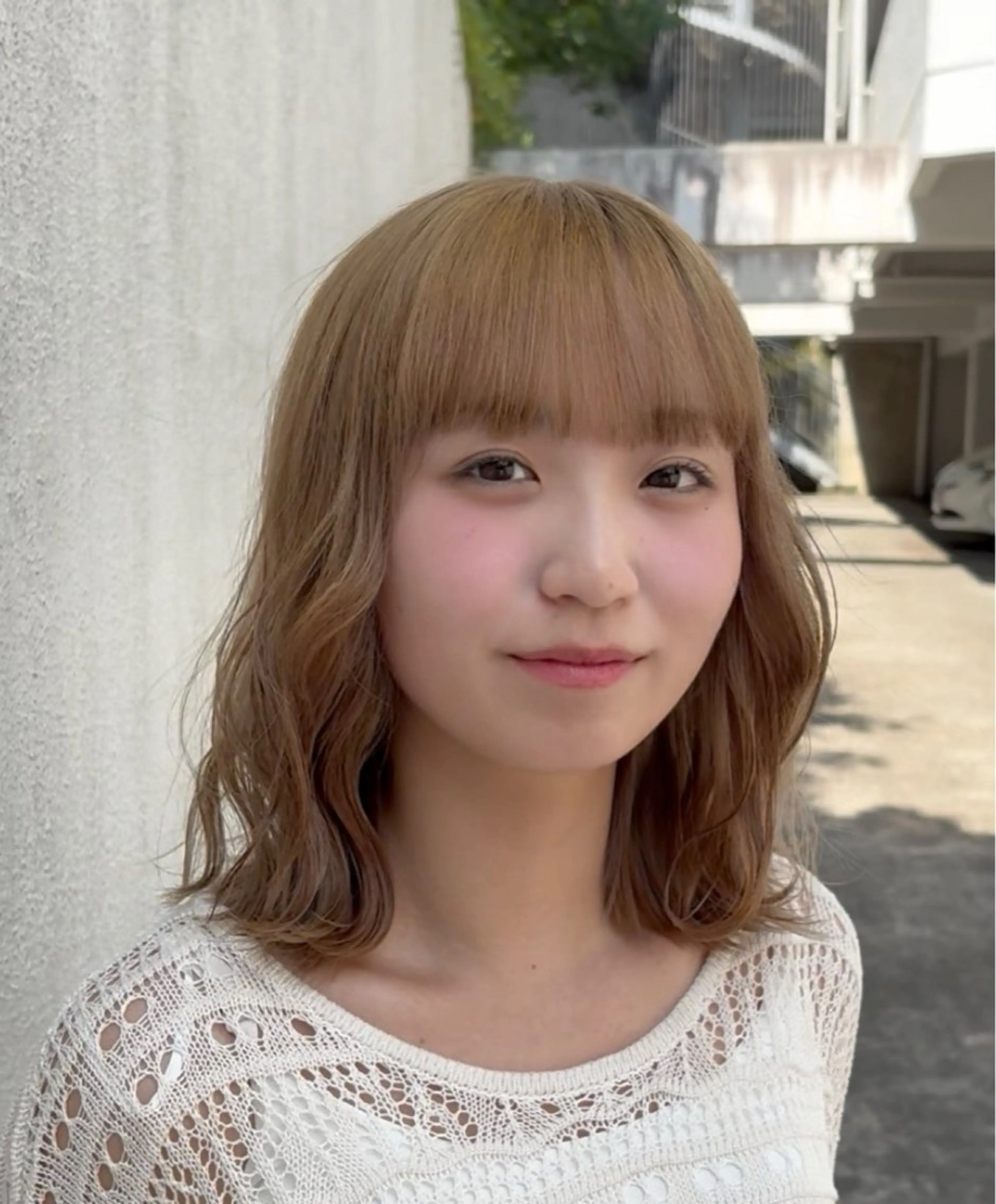 ミディアム カラー ベージュカラー ブリーチ いもの こはるのヘアスタイル