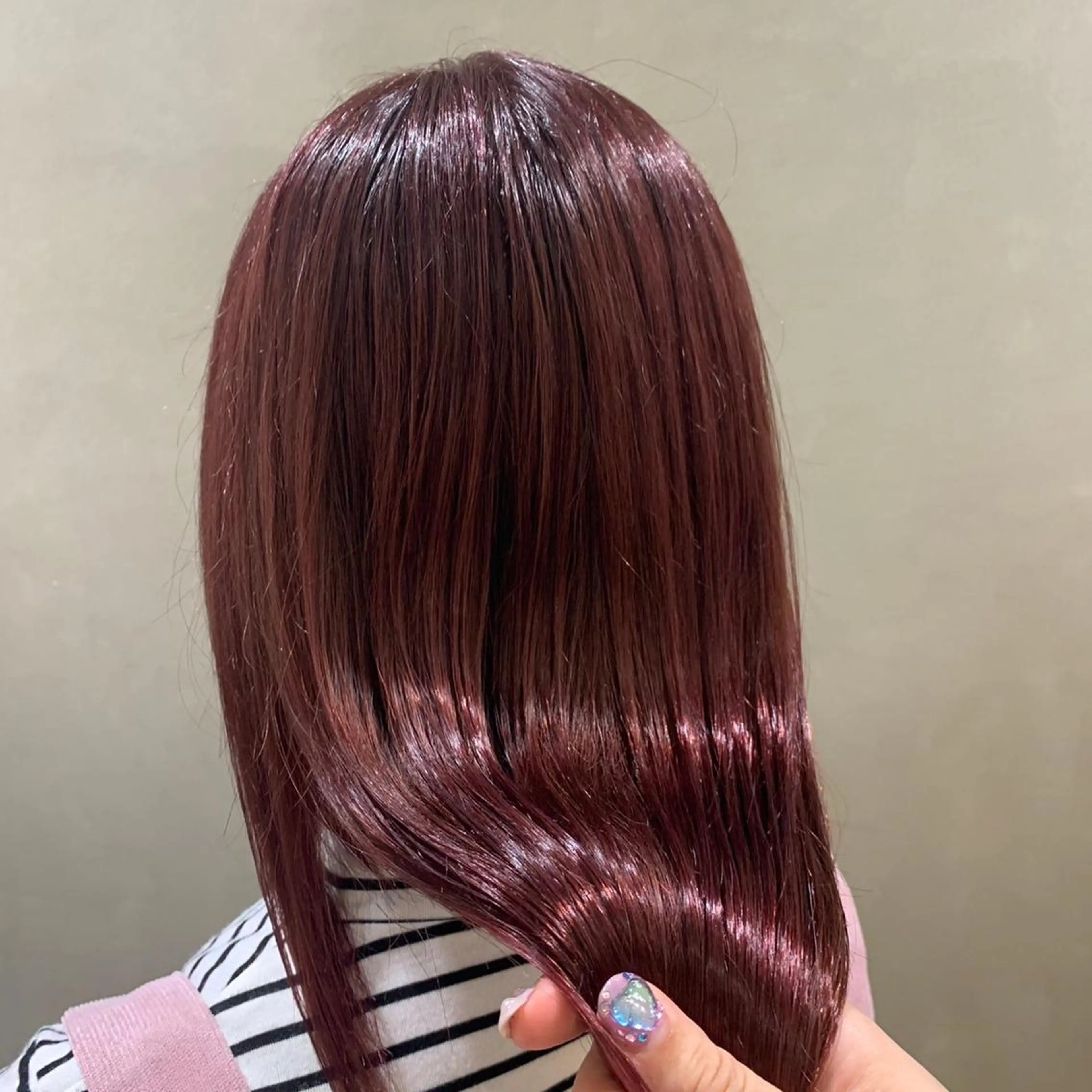 セミロング 安達 葵のヘアスタイル