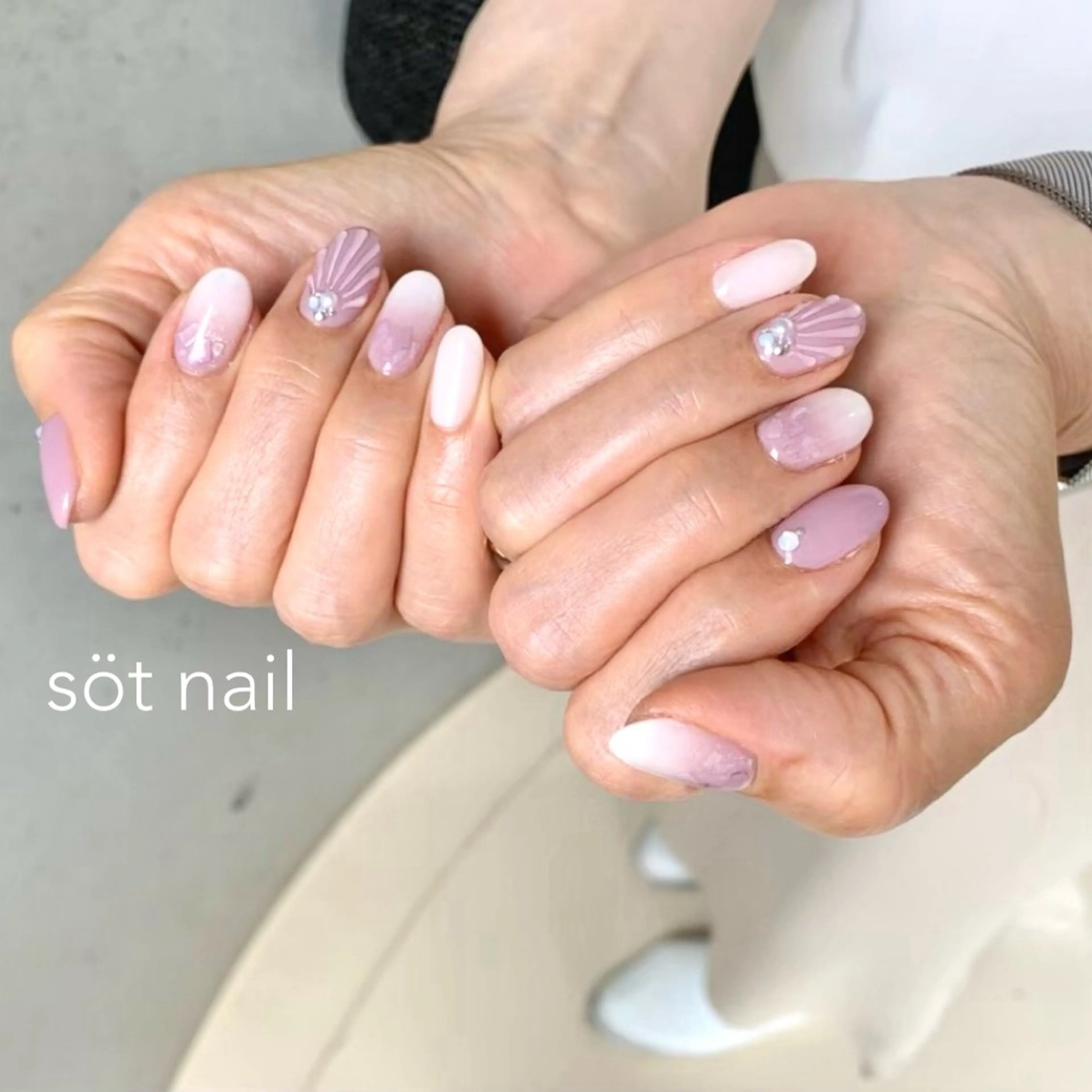 ネイル アートネイル ストーンネイル 夏ネイル ハンドネイル söt nail所属・岡田 恵美のネイルデザイン