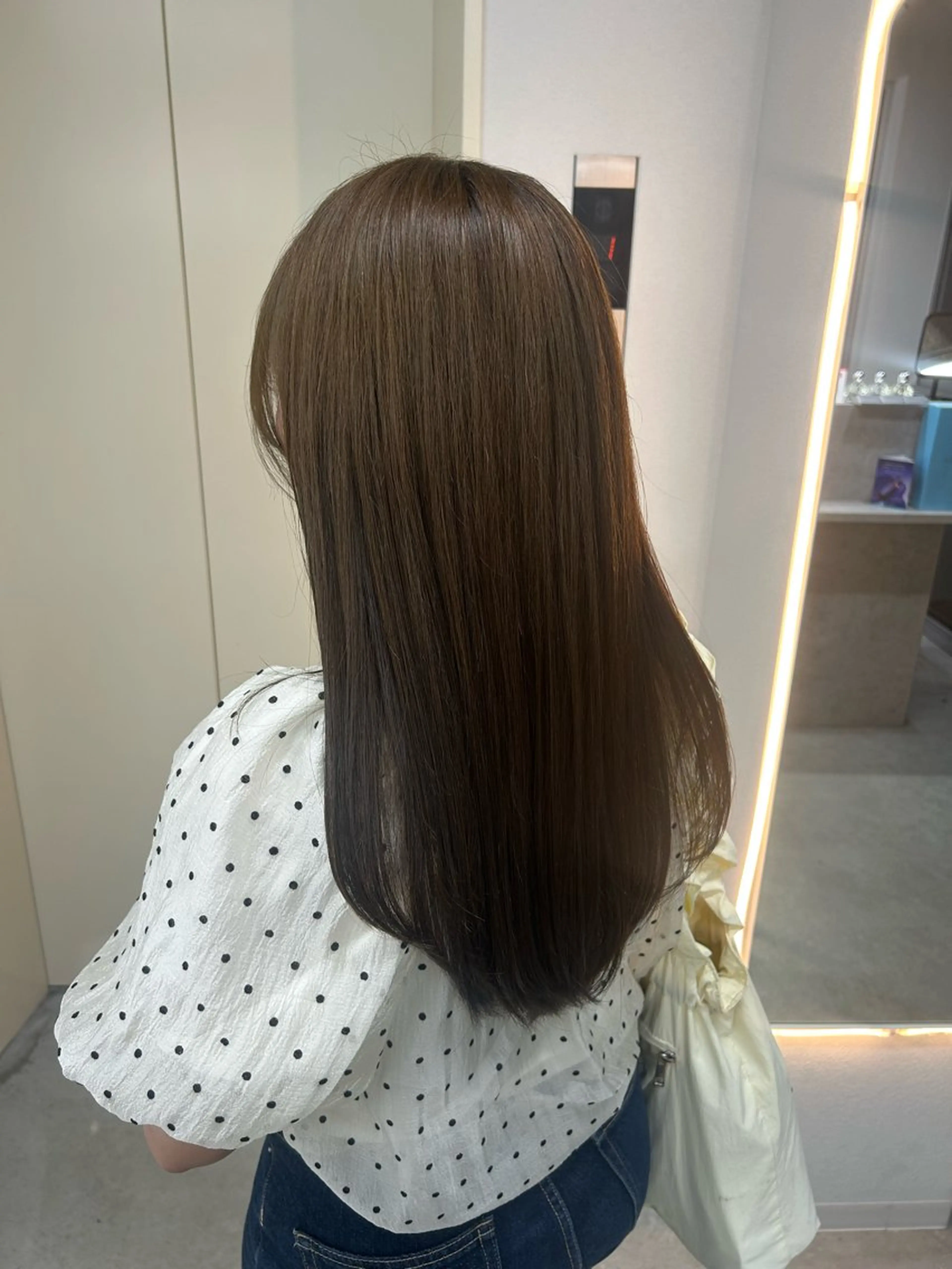 セミロング カラー ベージュカラー 透明感カラー オリーブベージュ カット ヘアカラー トリートメント Gisel みらののヘアスタイル