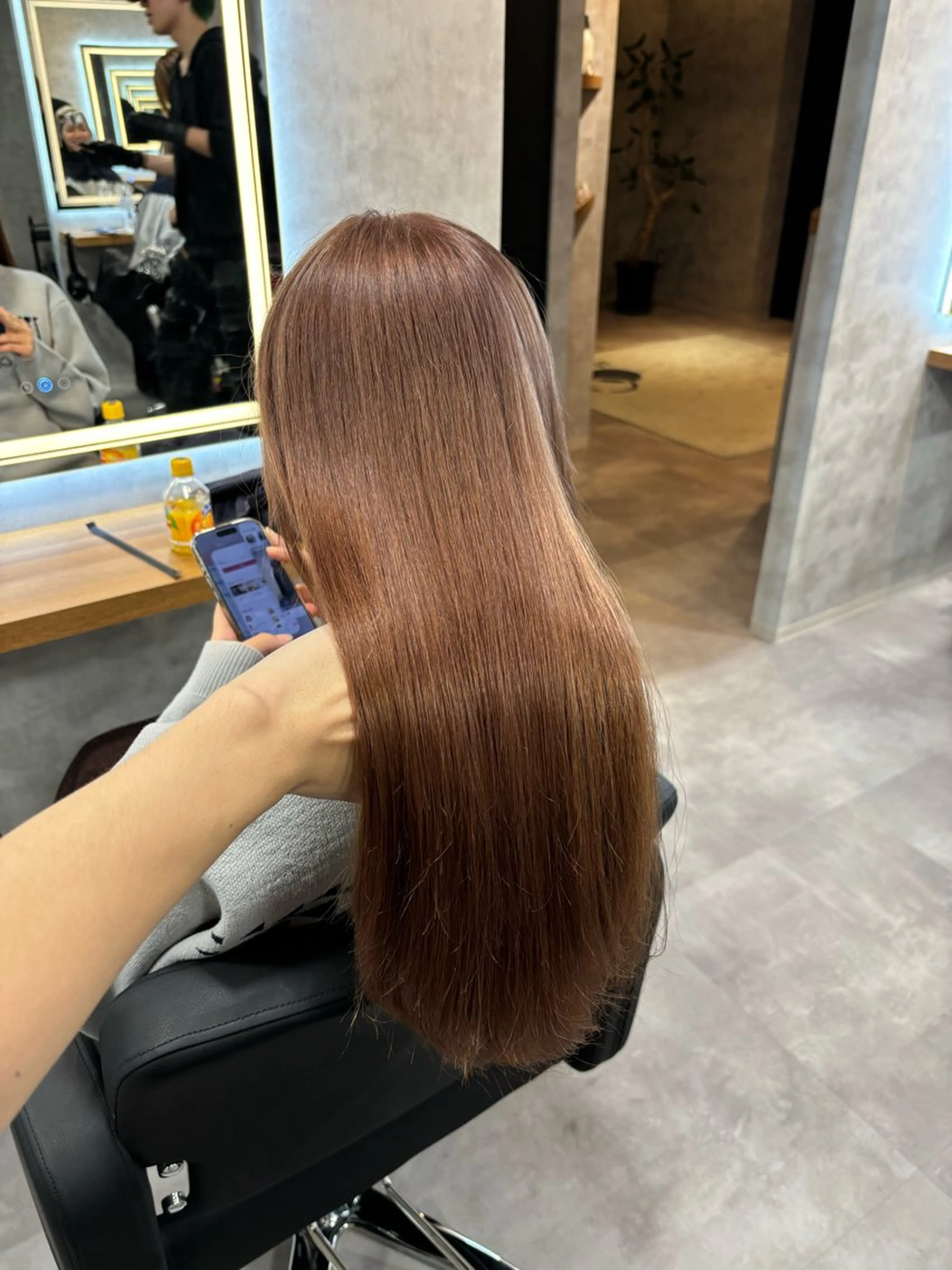 ロング カラー パーマ ヘアアレンジ 透明感ブリーチカラー 🌈TOMOHIROのヘアスタイル